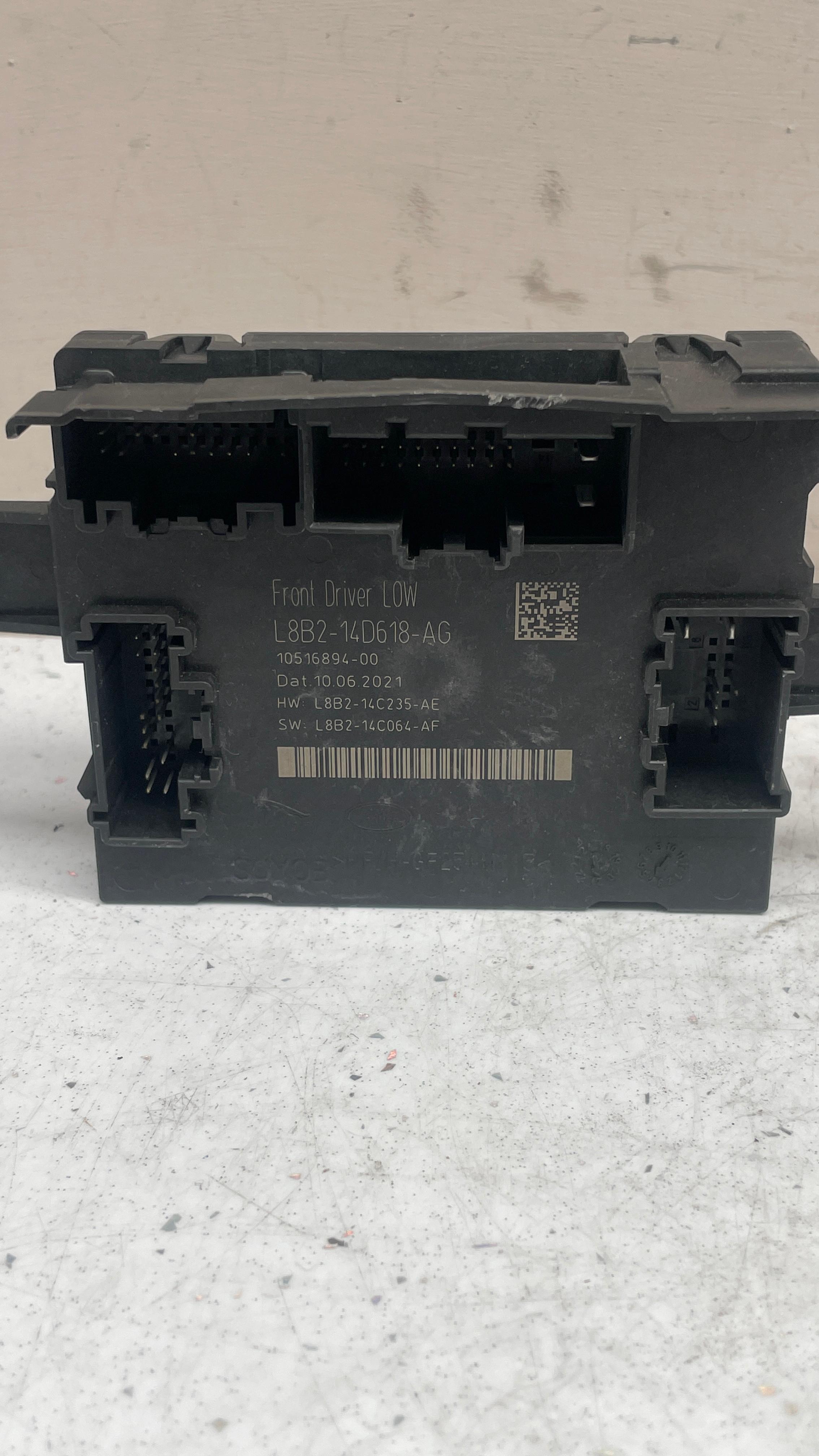L8B2-14D618-AG LAND ROVER FRONT LEFT DOOR CONTROL
