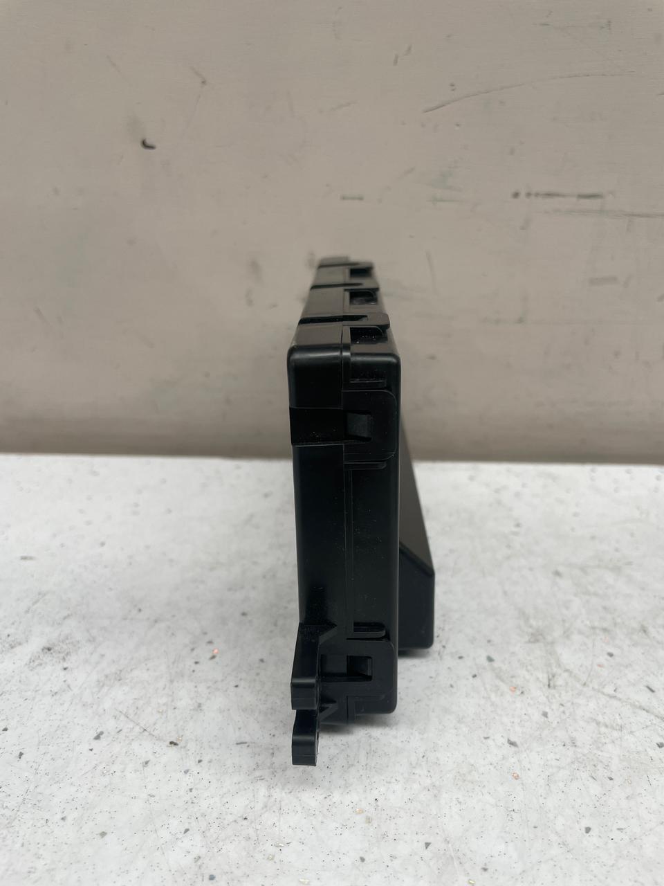 M8E2-14D600-AB RANGE VELAR SEAT MEMORY HEATING MODULE