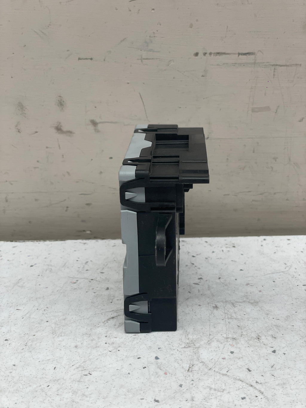 L8B2-14D619-AG LAND ROVER VELAR REAR LEFT DOOR ECU