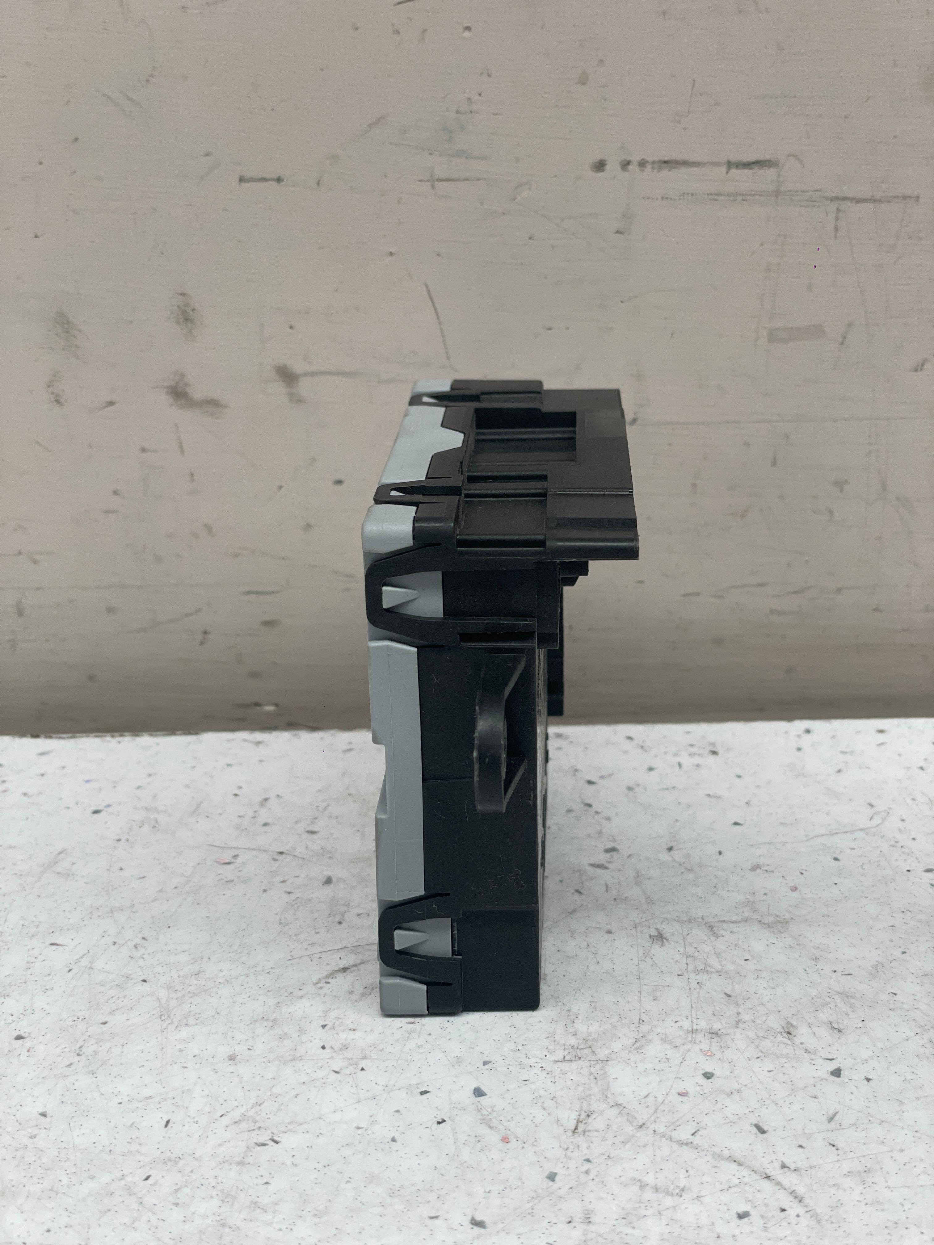 L8B2-14D619-AG LAND ROVER VELAR REAR LEFT DOOR ECU