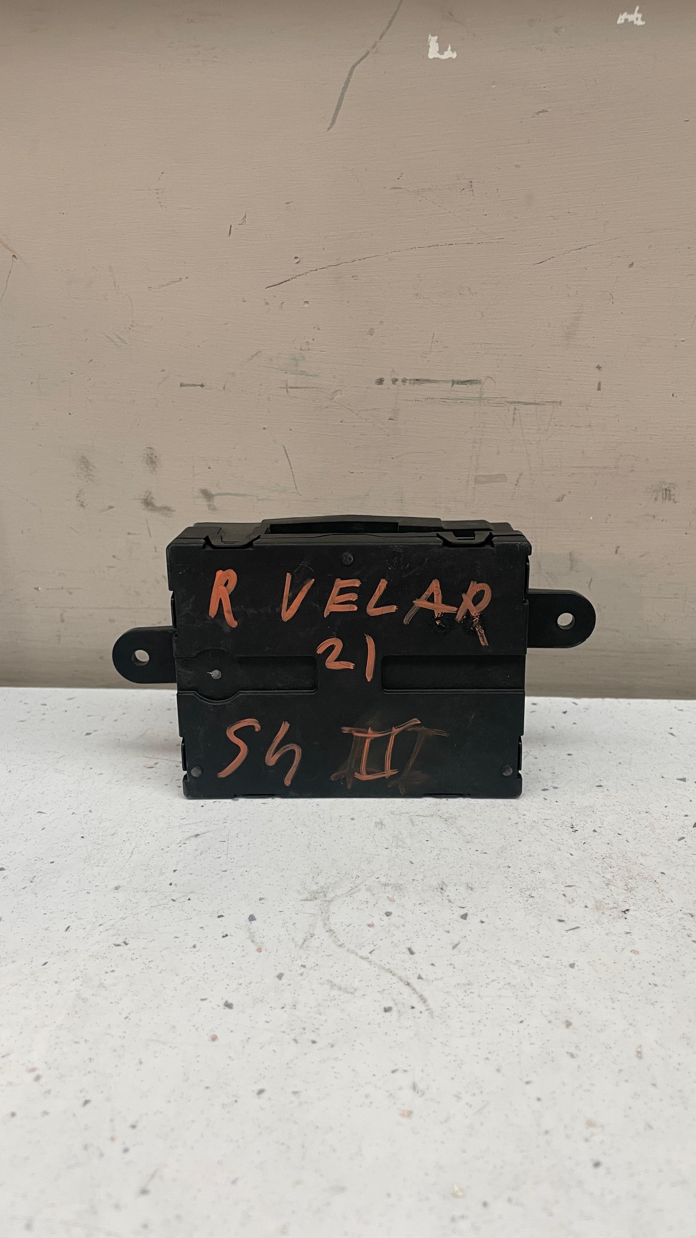 L8B2-14D620-AG LAND ROVER VELAR DOOR CONTROL MODULE REAR RIGHT