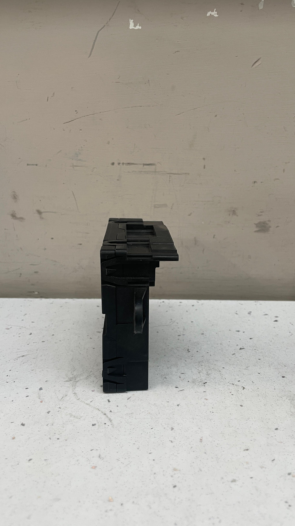 L8B2-14D620-AG LAND ROVER VELAR DOOR CONTROL MODULE REAR RIGHT