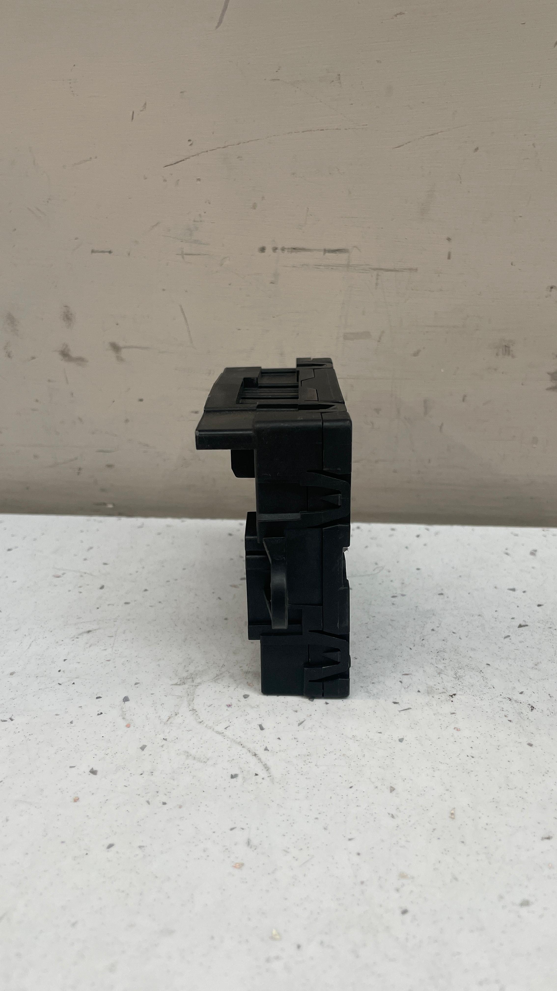 L8B2-14D620-AG LAND ROVER VELAR DOOR CONTROL MODULE REAR RIGHT