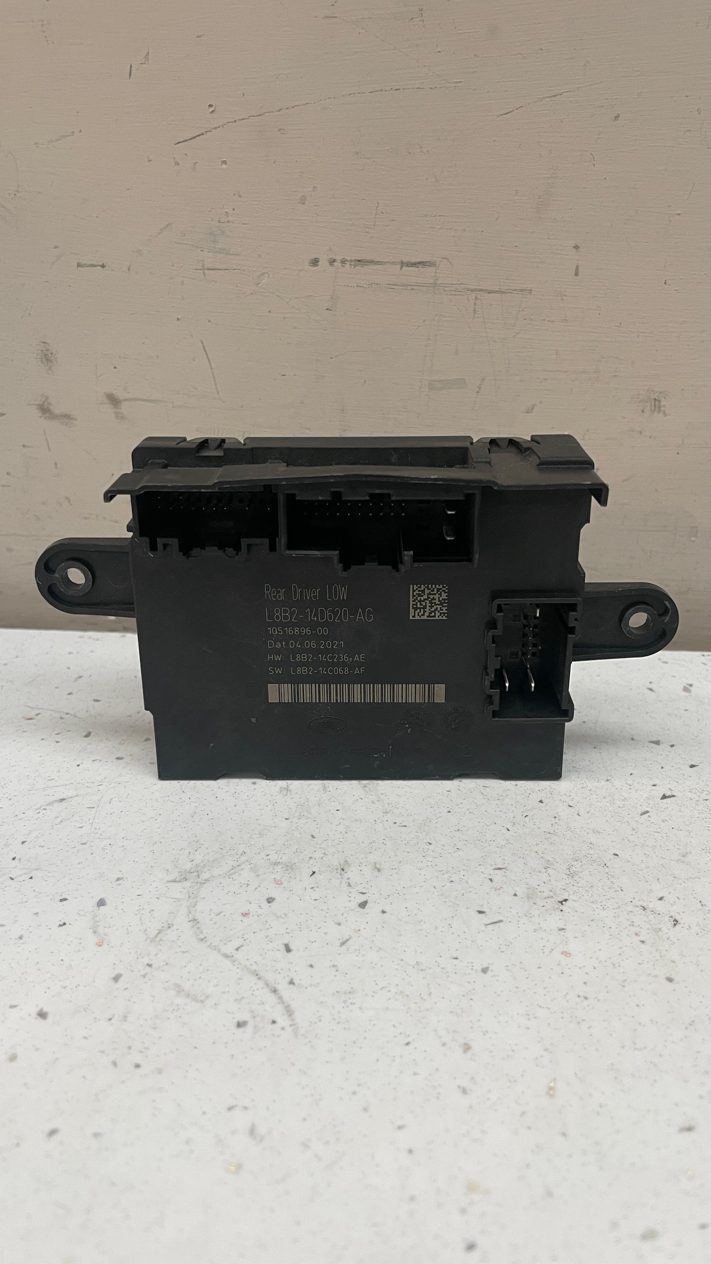 L8B2-14D620-AG LAND ROVER VELAR DOOR CONTROL MODULE REAR RIGHT