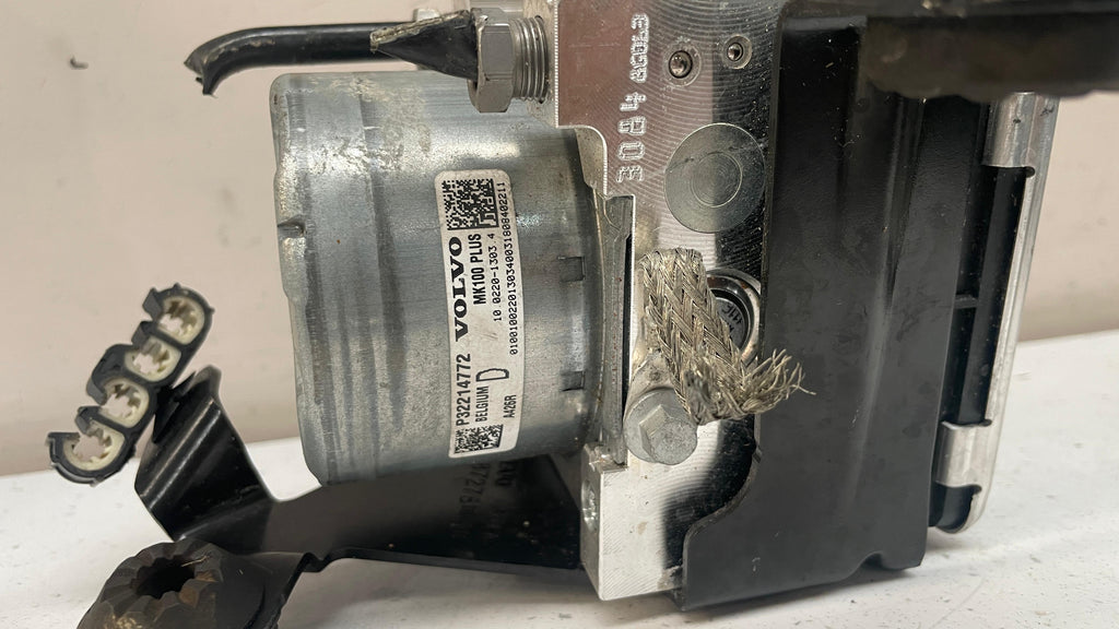 32214803 VOLVO XC60 ABS ANTI-LOCK BRAKE PUMP