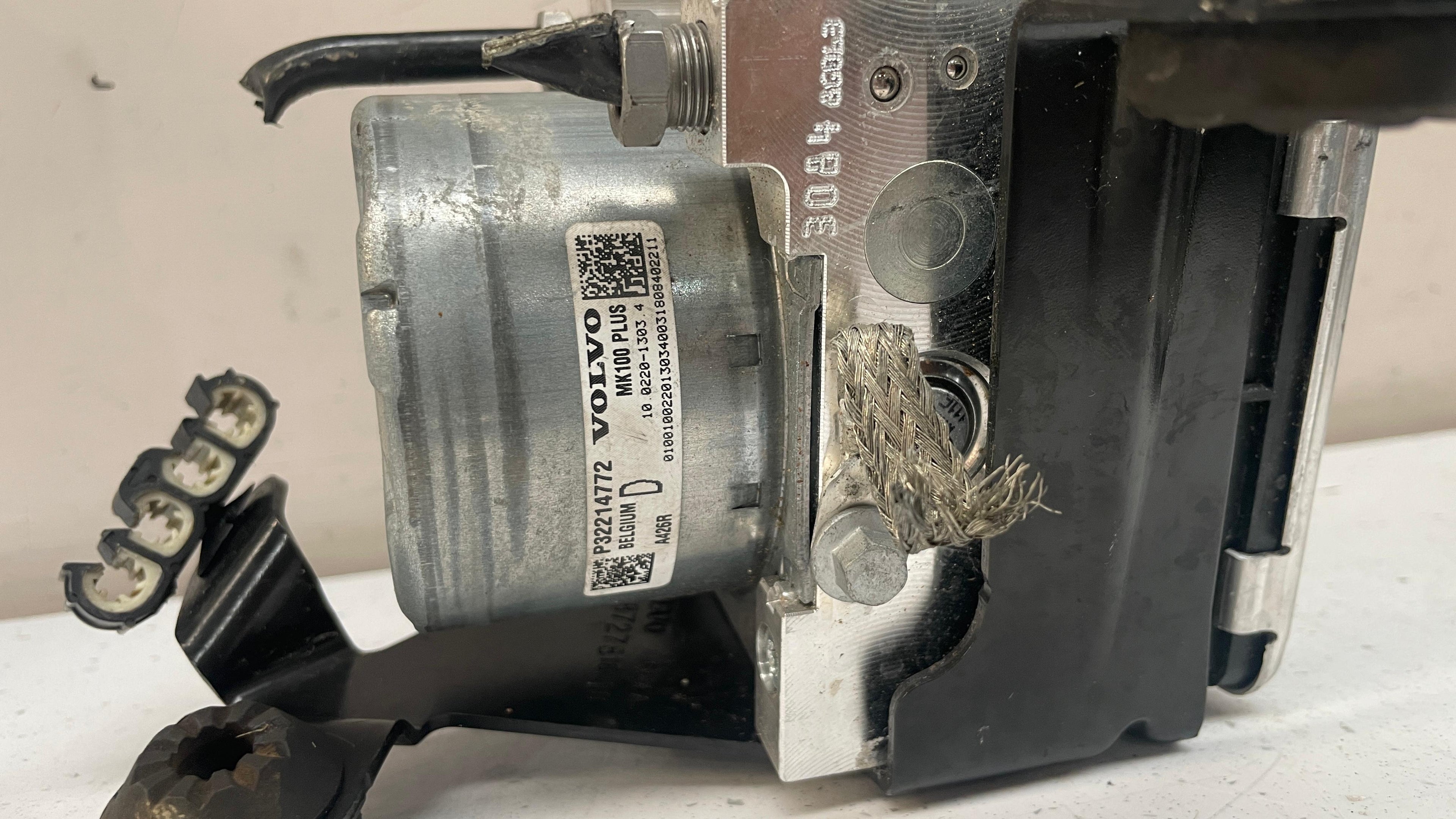 32214803 VOLVO XC60 ABS ANTI-LOCK BRAKE PUMP