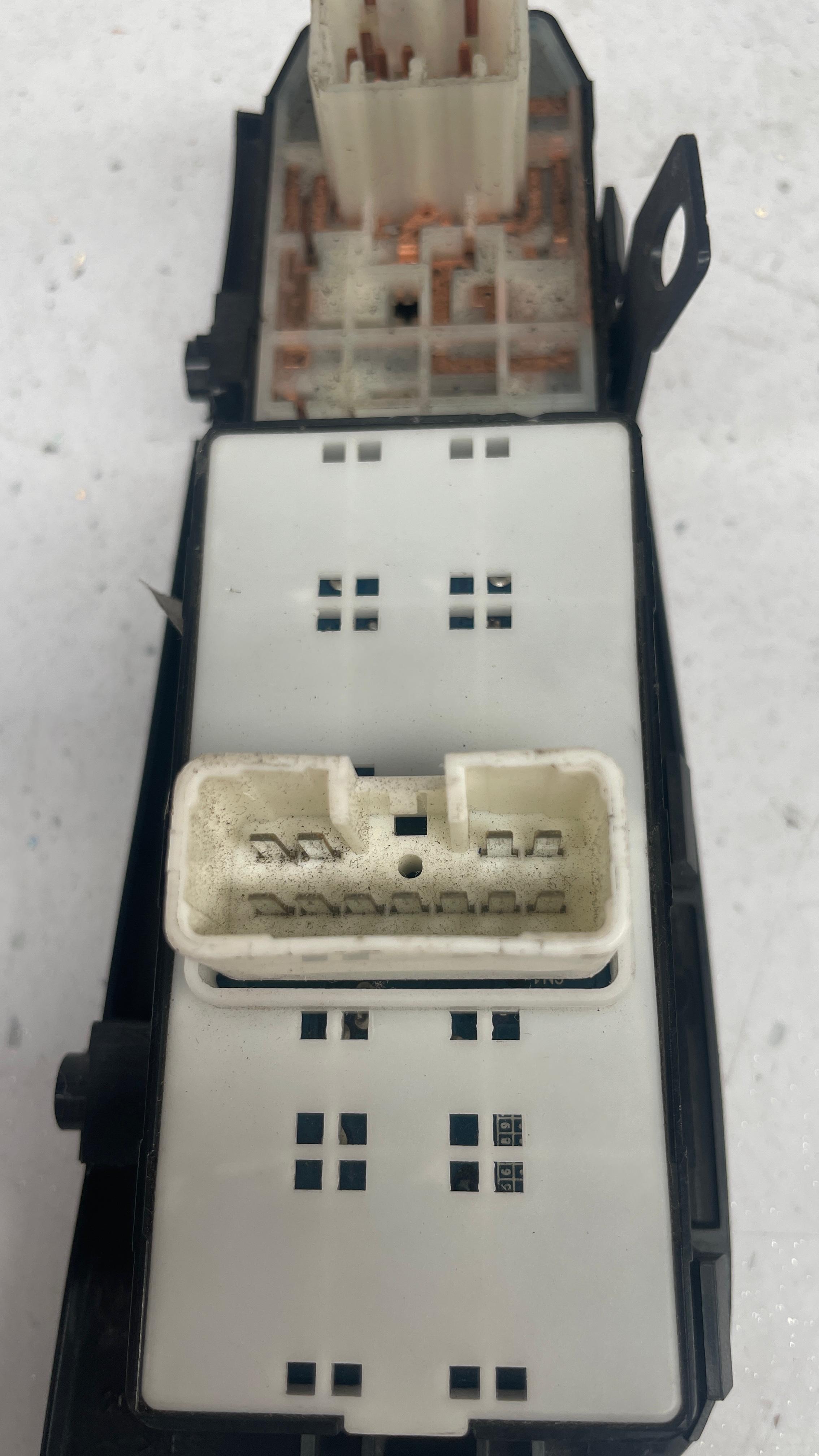 93570-4H900 HYUNDAI H1 STAREX POWER WINDOW MAIN SWITCH