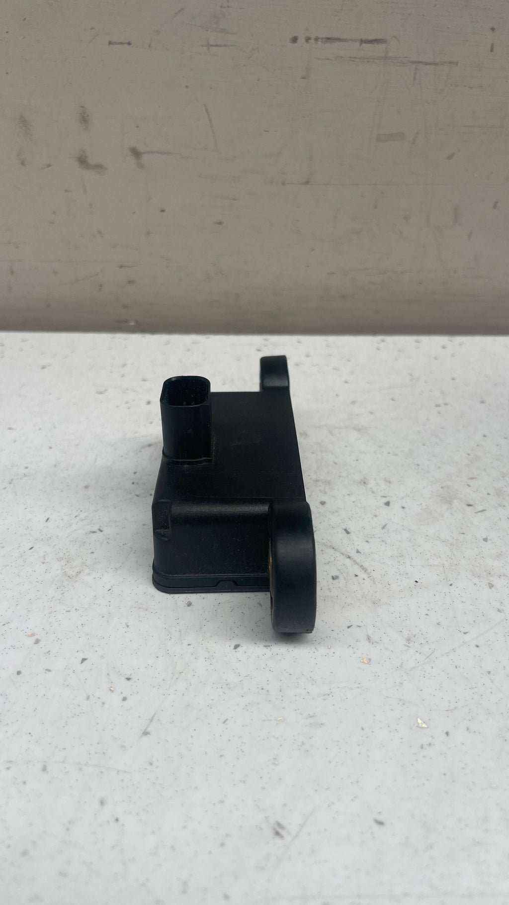 A0009052600 MERCEDES W222 YAW RATE SENSOR