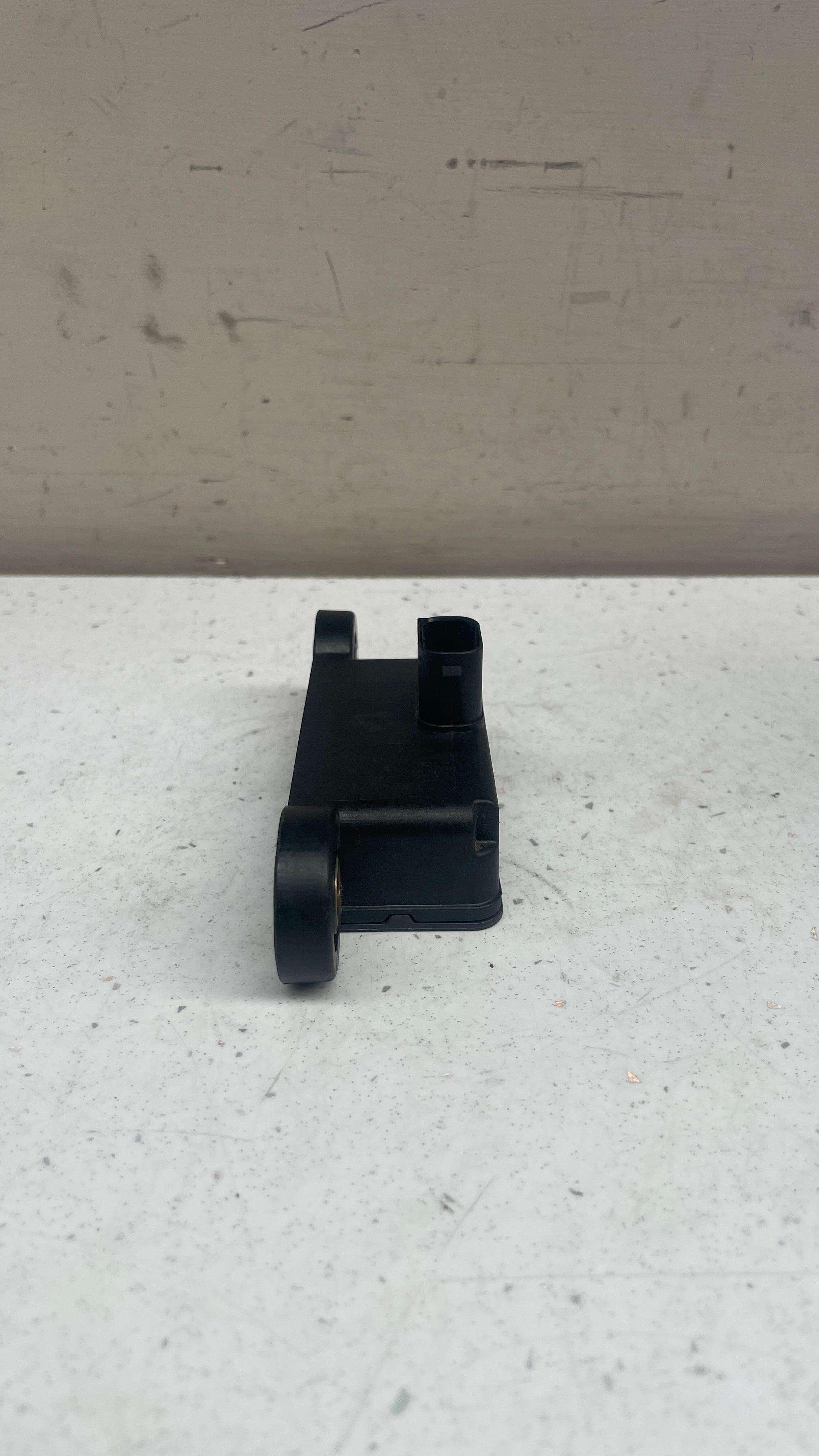 A0009052600 MERCEDES W222 YAW RATE SENSOR