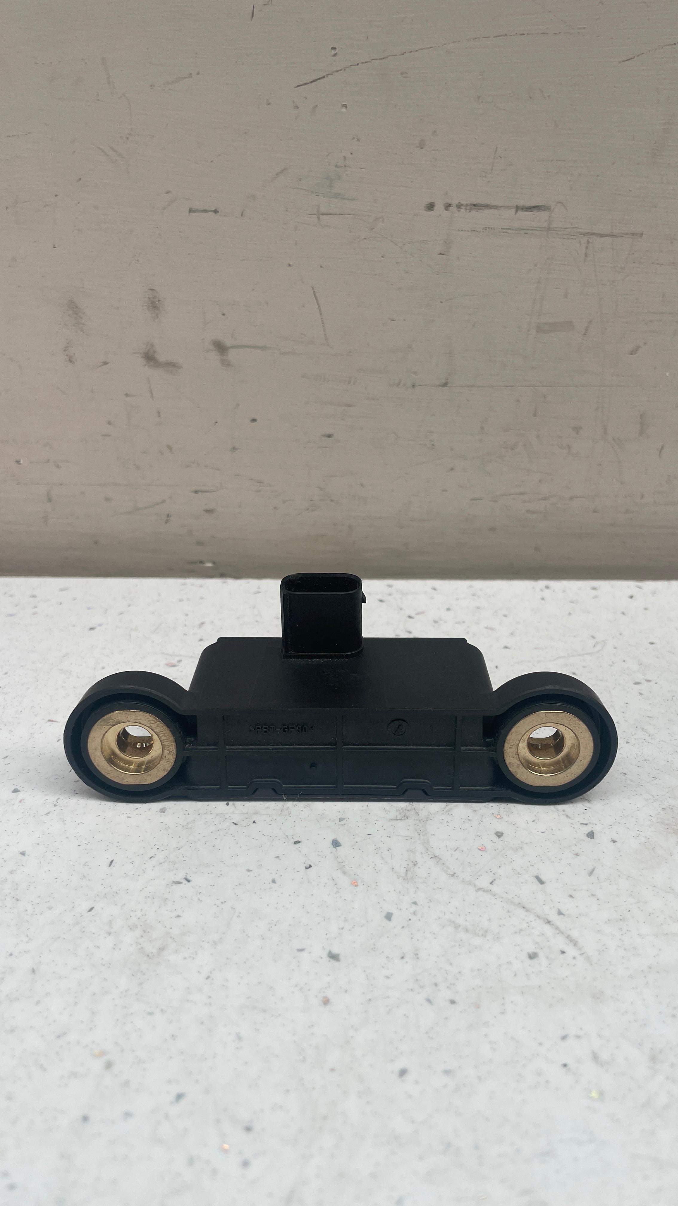 A0009052600 MERCEDES W222 YAW RATE SENSOR