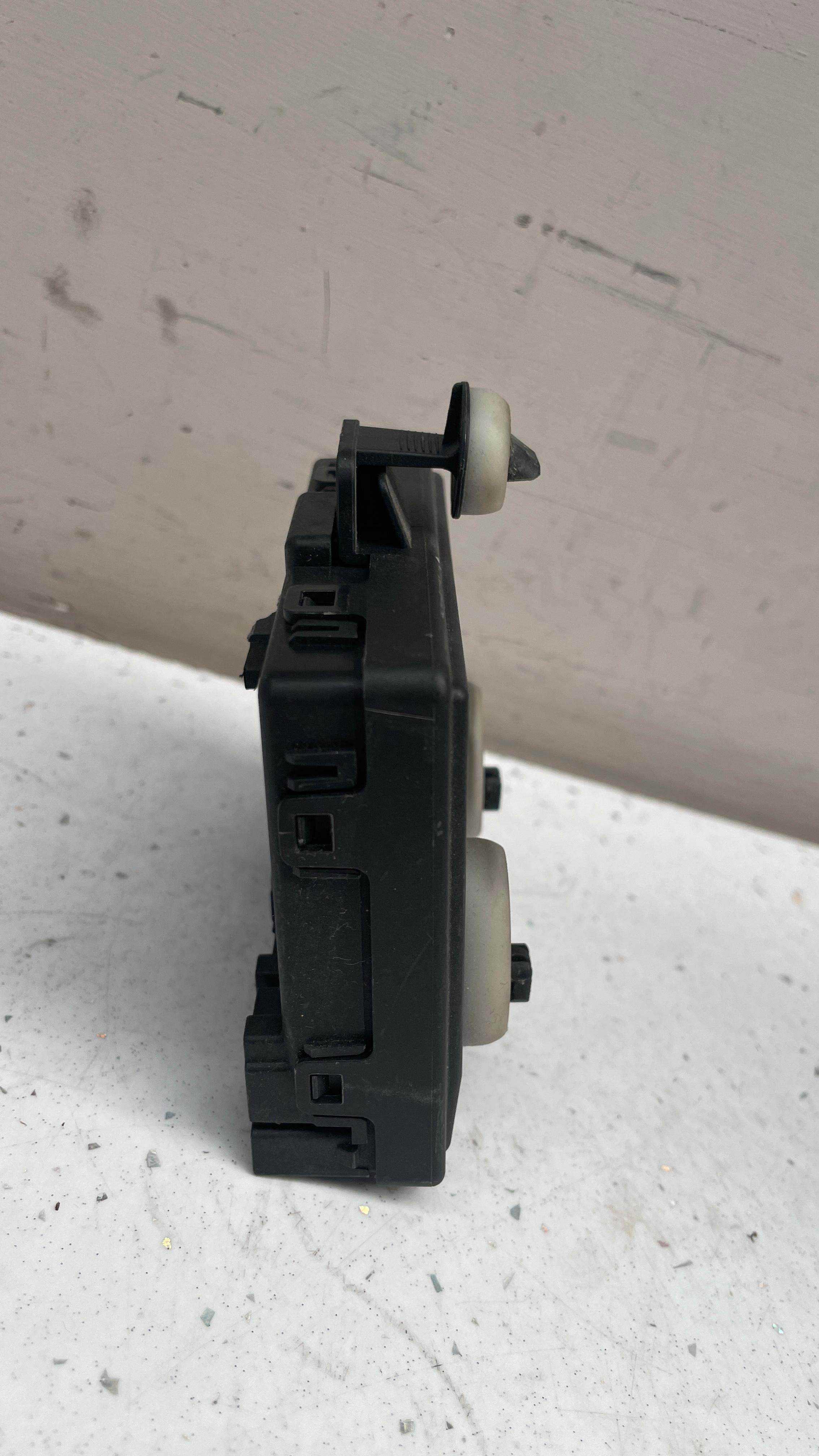 4M1959795C PORSCHE PANAMERA REAR LEFT DRIVER SIDE CONTROL