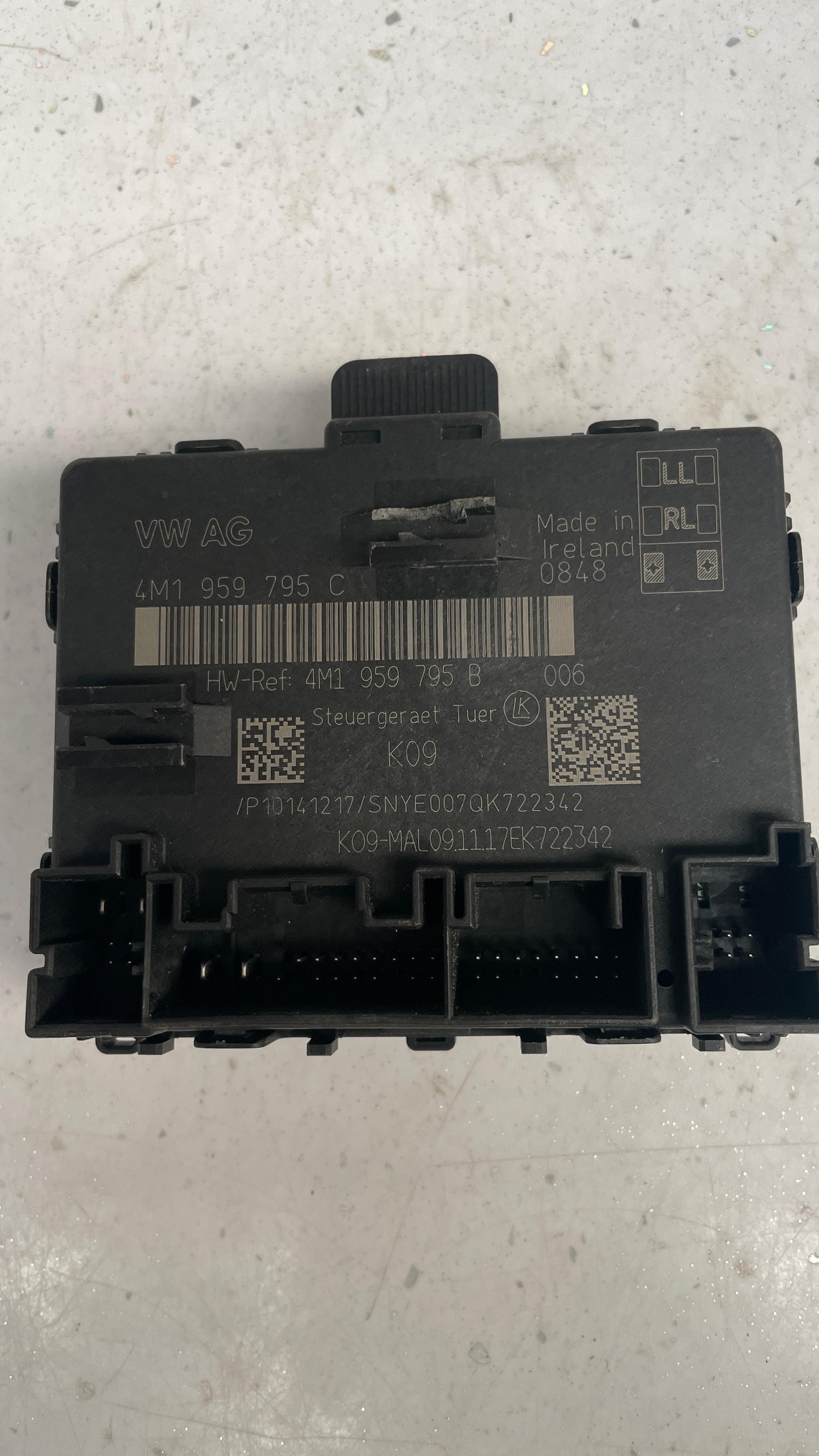 4M1959795C PORSCHE PANAMERA REAR LEFT DRIVER SIDE CONTROL