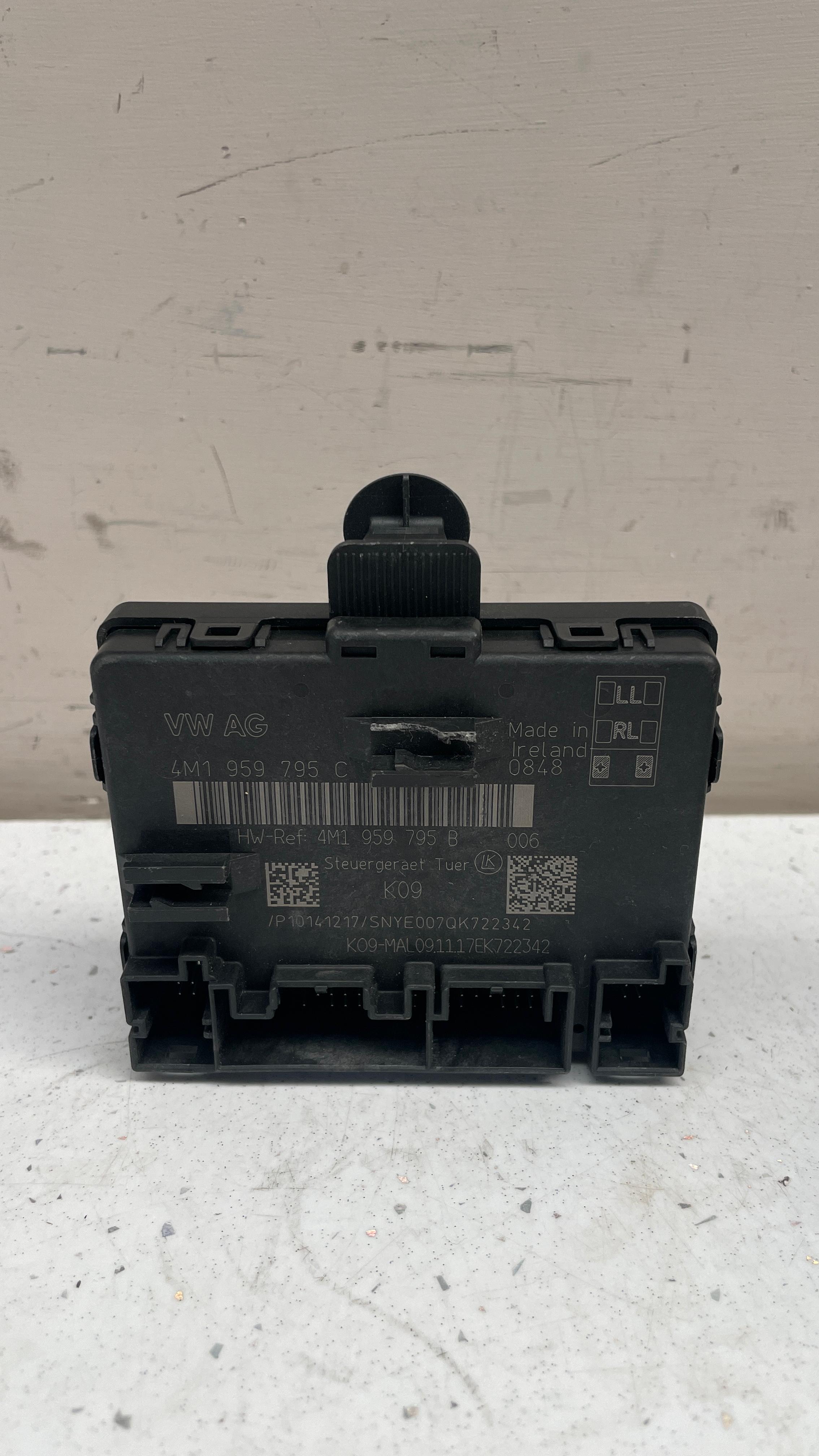 4M1959795C PORSCHE PANAMERA REAR LEFT DRIVER SIDE CONTROL
