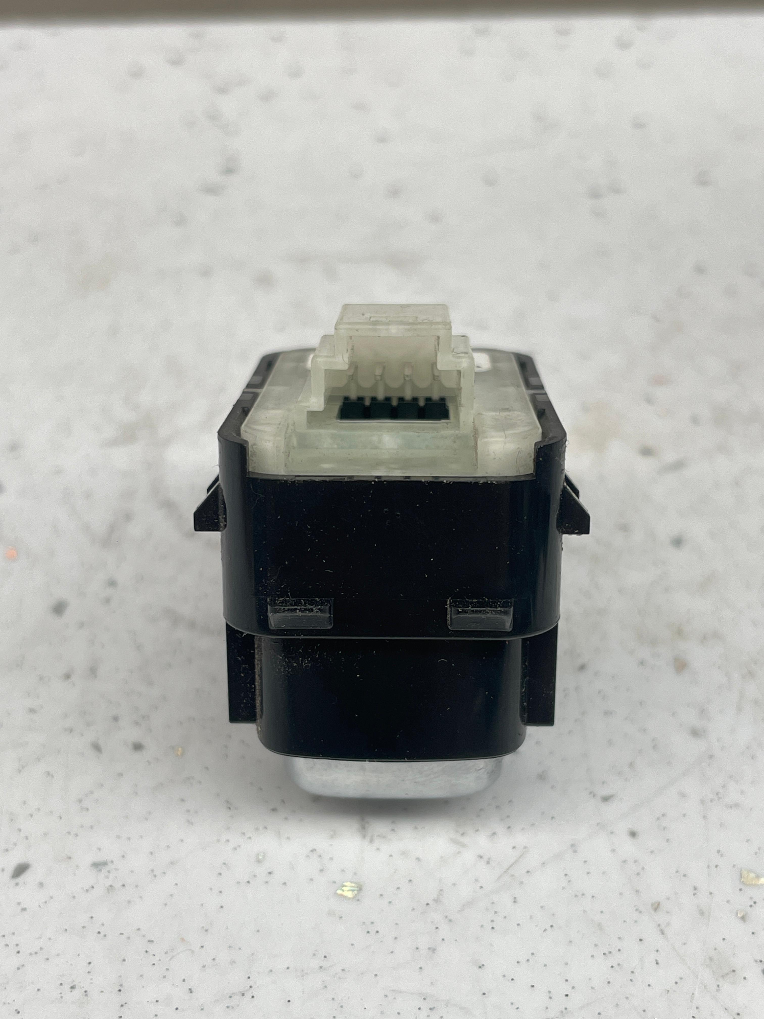 A2229050509 MERCEDES TAILGATE OPENING SWITCH