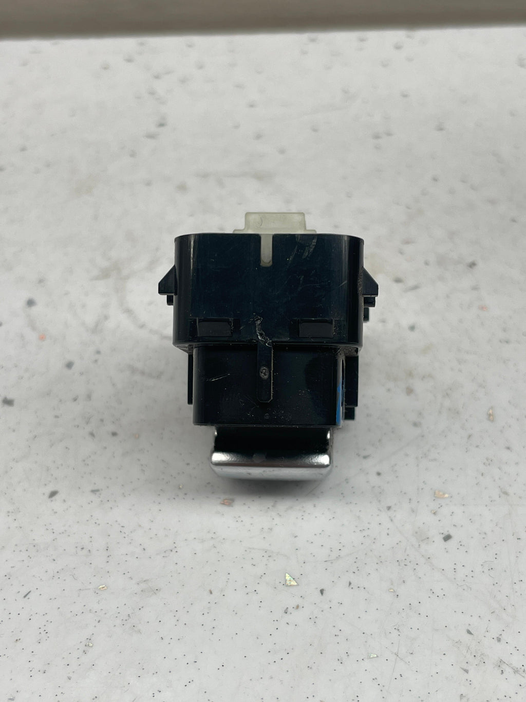 A2229050509 MERCEDES TAILGATE OPENING SWITCH
