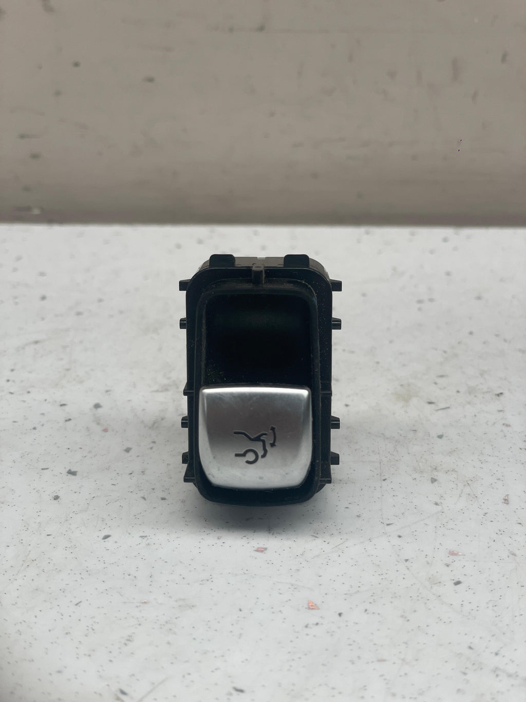 A2229050509 MERCEDES TAILGATE OPENING SWITCH