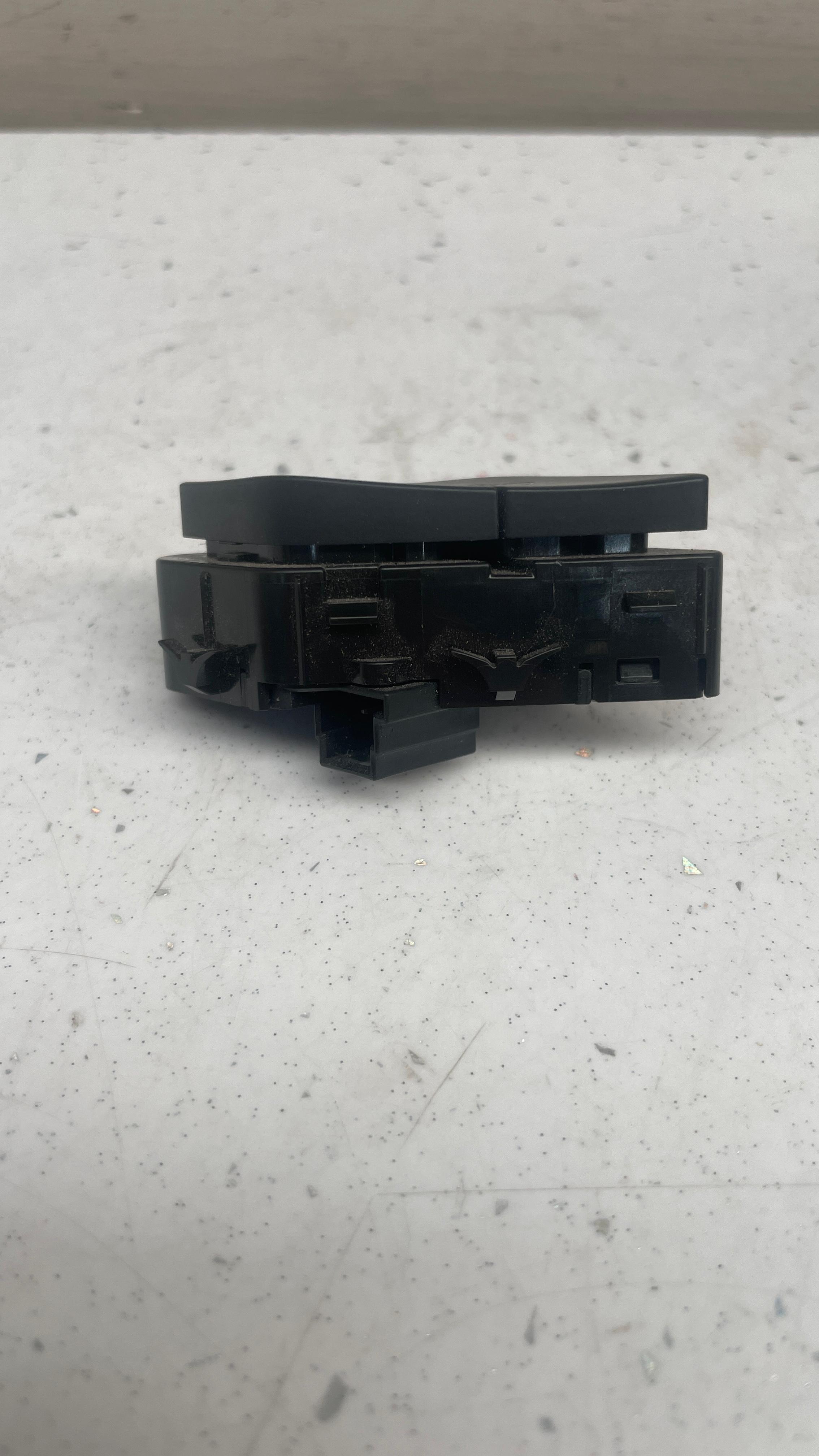 A2229057507 MERCEDES S222 DOOR LOCK SWITCH