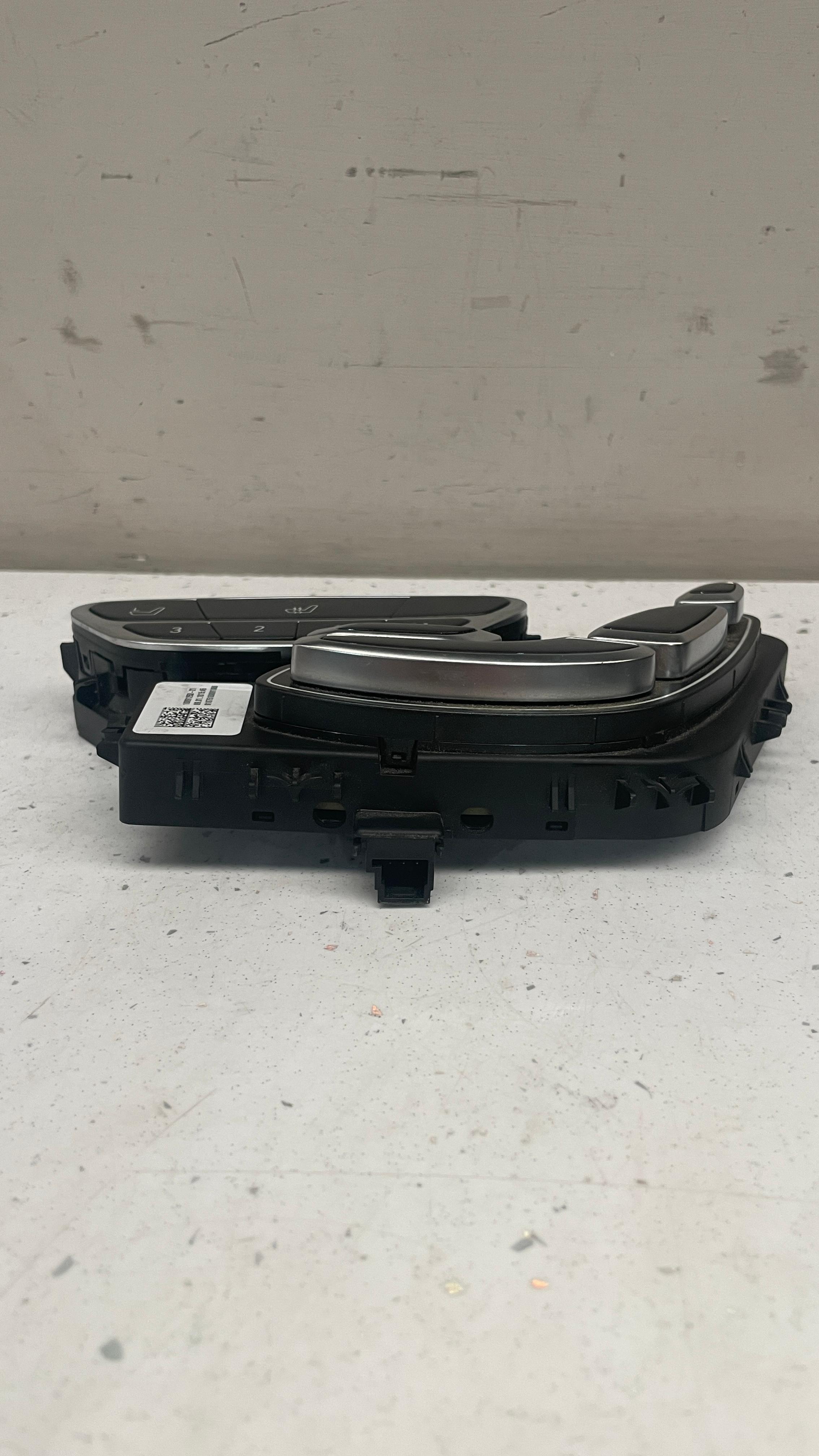 A2229050401 MERCEDES W222 FRONT RIGHT SEAT ADJUSTMENT SWITCH
