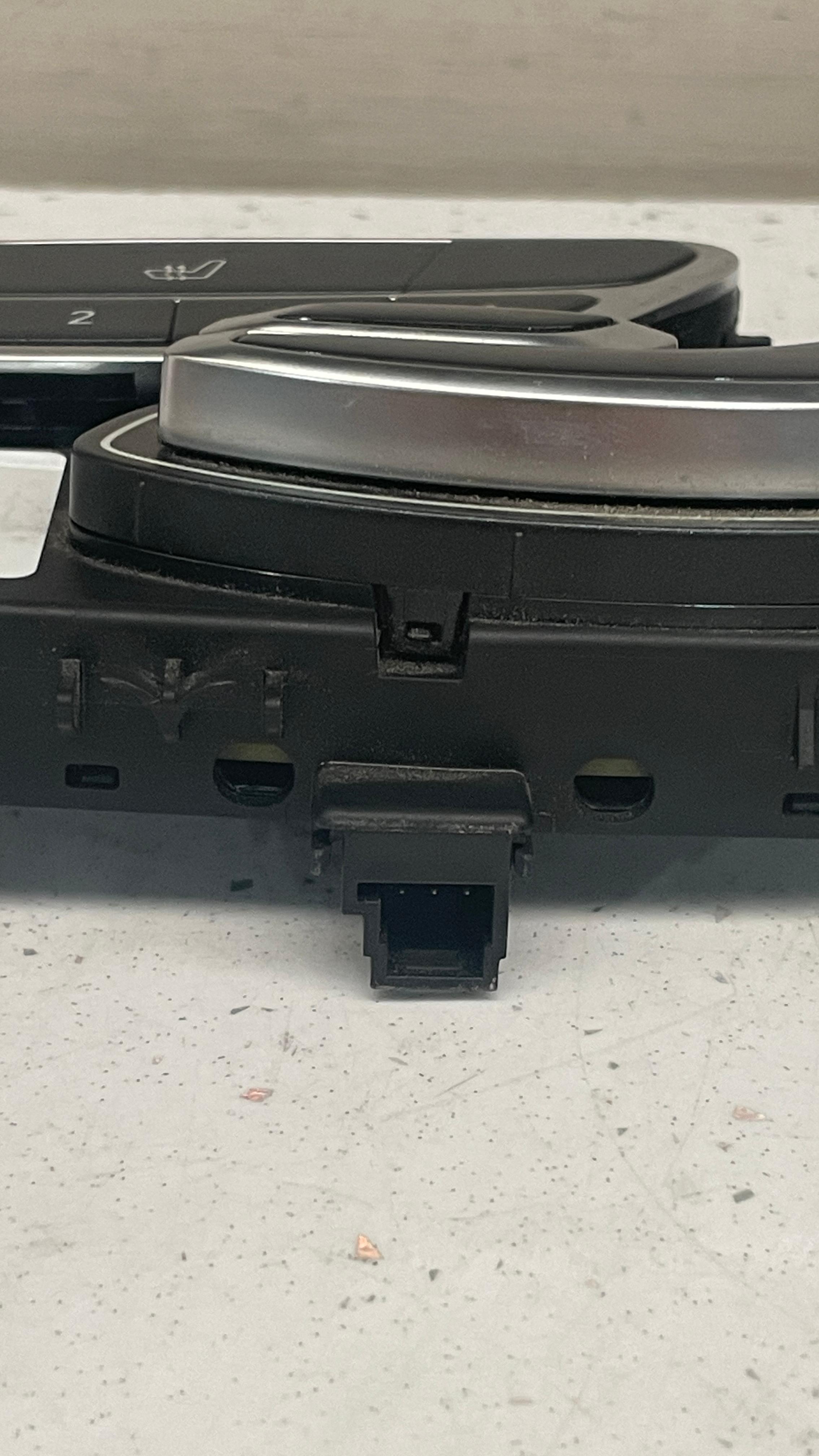 A2229050401 MERCEDES W222 FRONT RIGHT SEAT ADJUSTMENT SWITCH