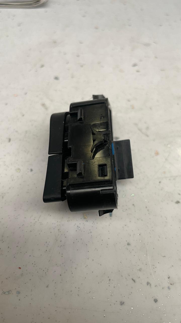 A2229057607 MERCEDES W222 DOOR LOCK SWITCH
