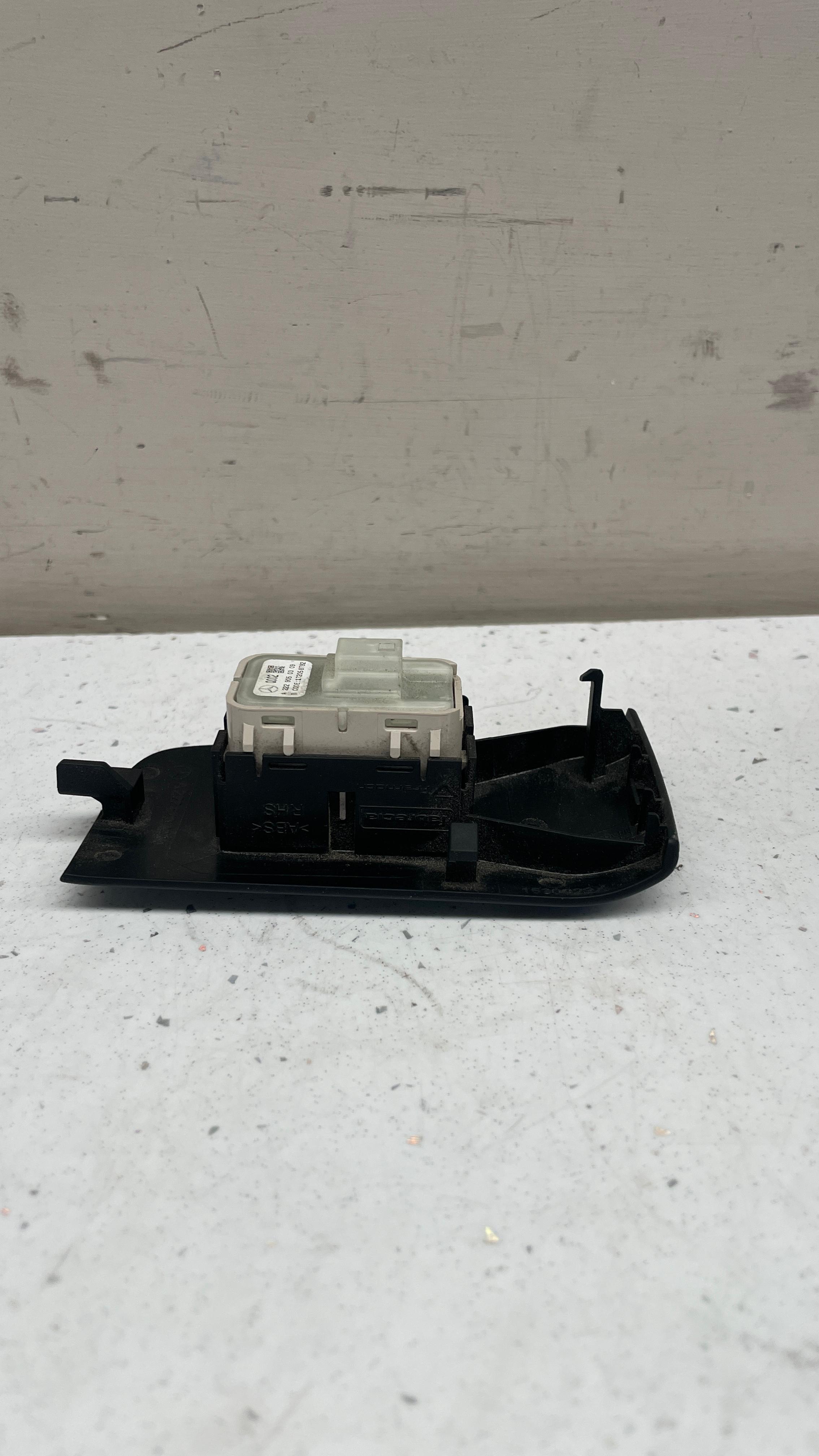 A2229050309 MERCEDES W222 WINDOW SWITCH CONTROL