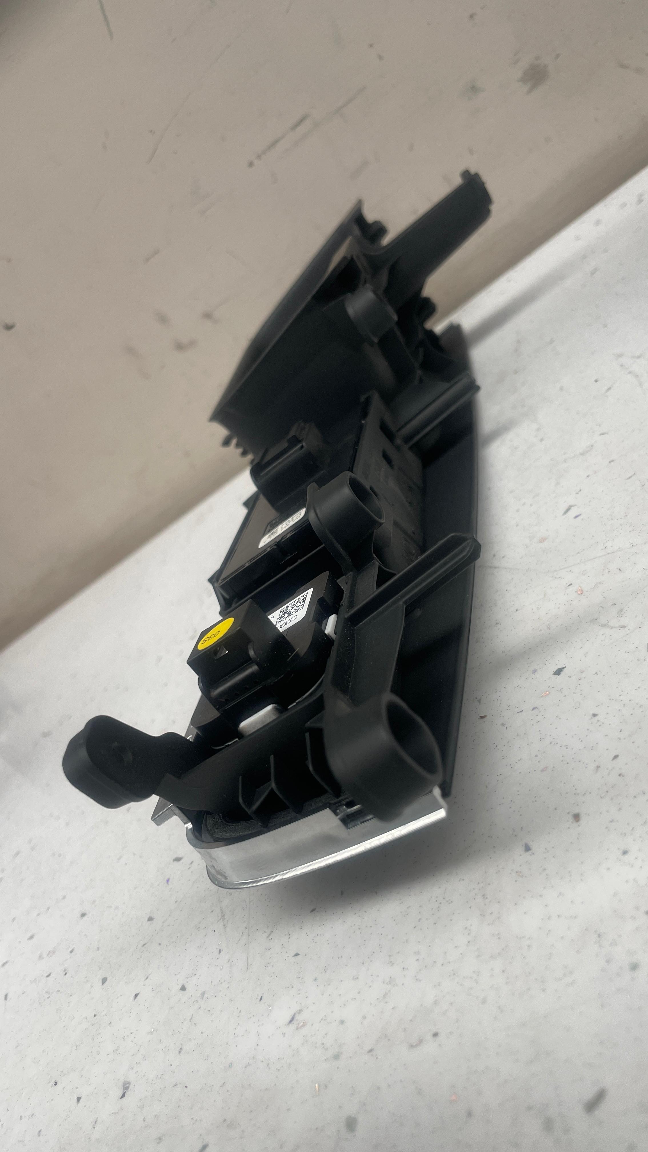 4N0959851A AUDI A8 DRIVER SIDE WINDOW SWITCH