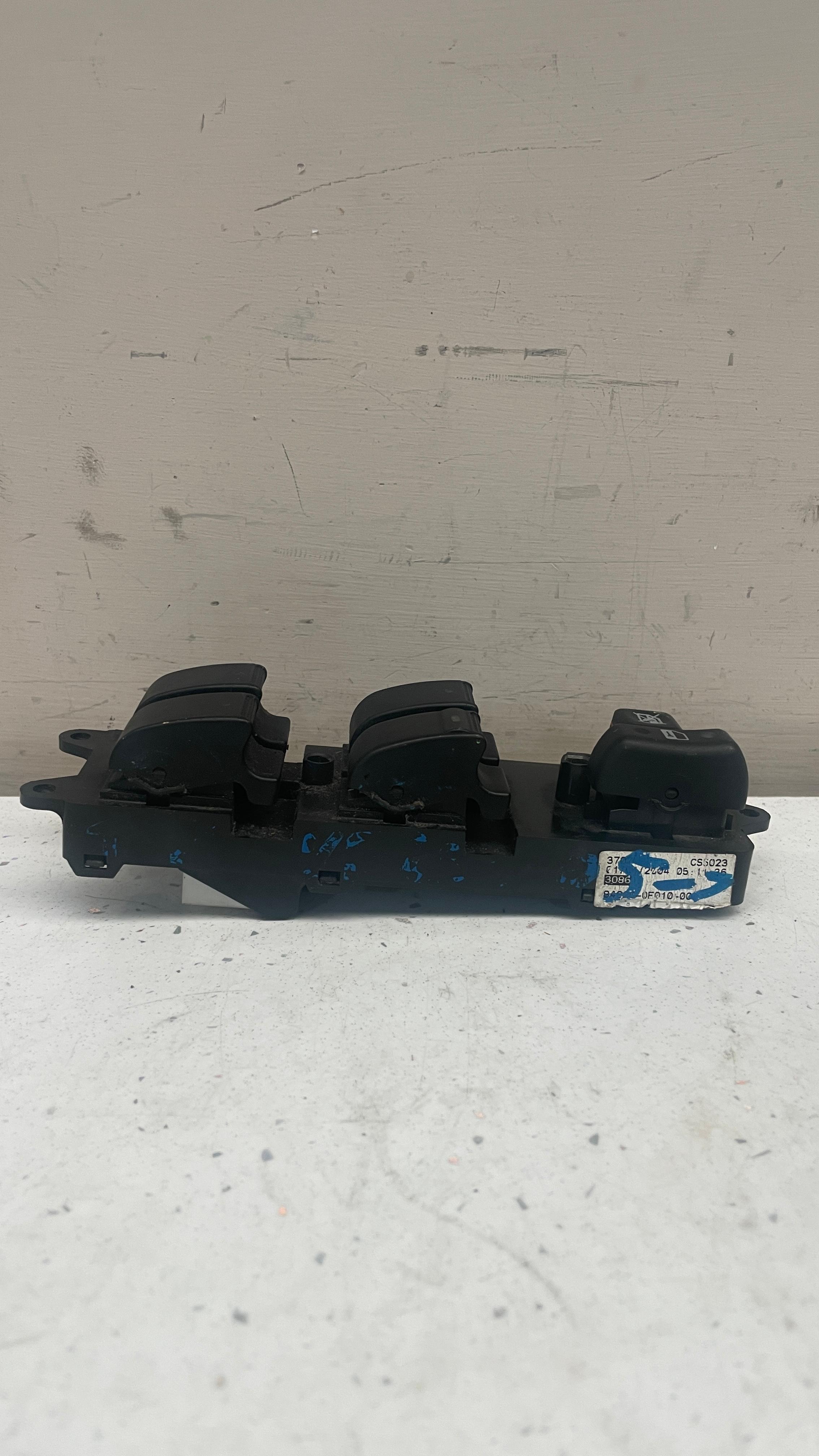 54355668D TOYOTA COROLLA POWER WINDOW SWITCH