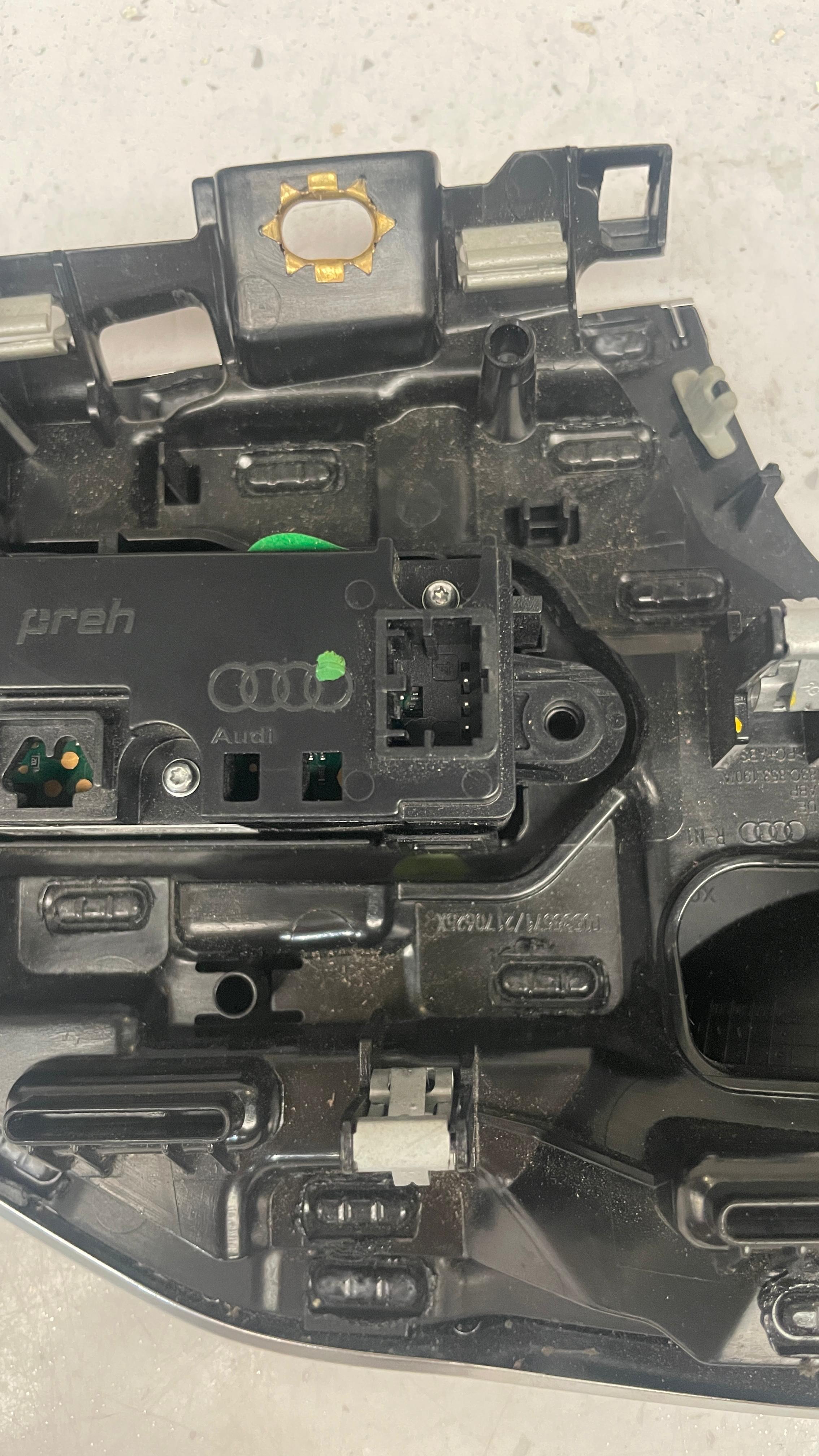 83C853190A AUDI Q3 DASHBOARD HEADLIGHT SWITCH TRIM