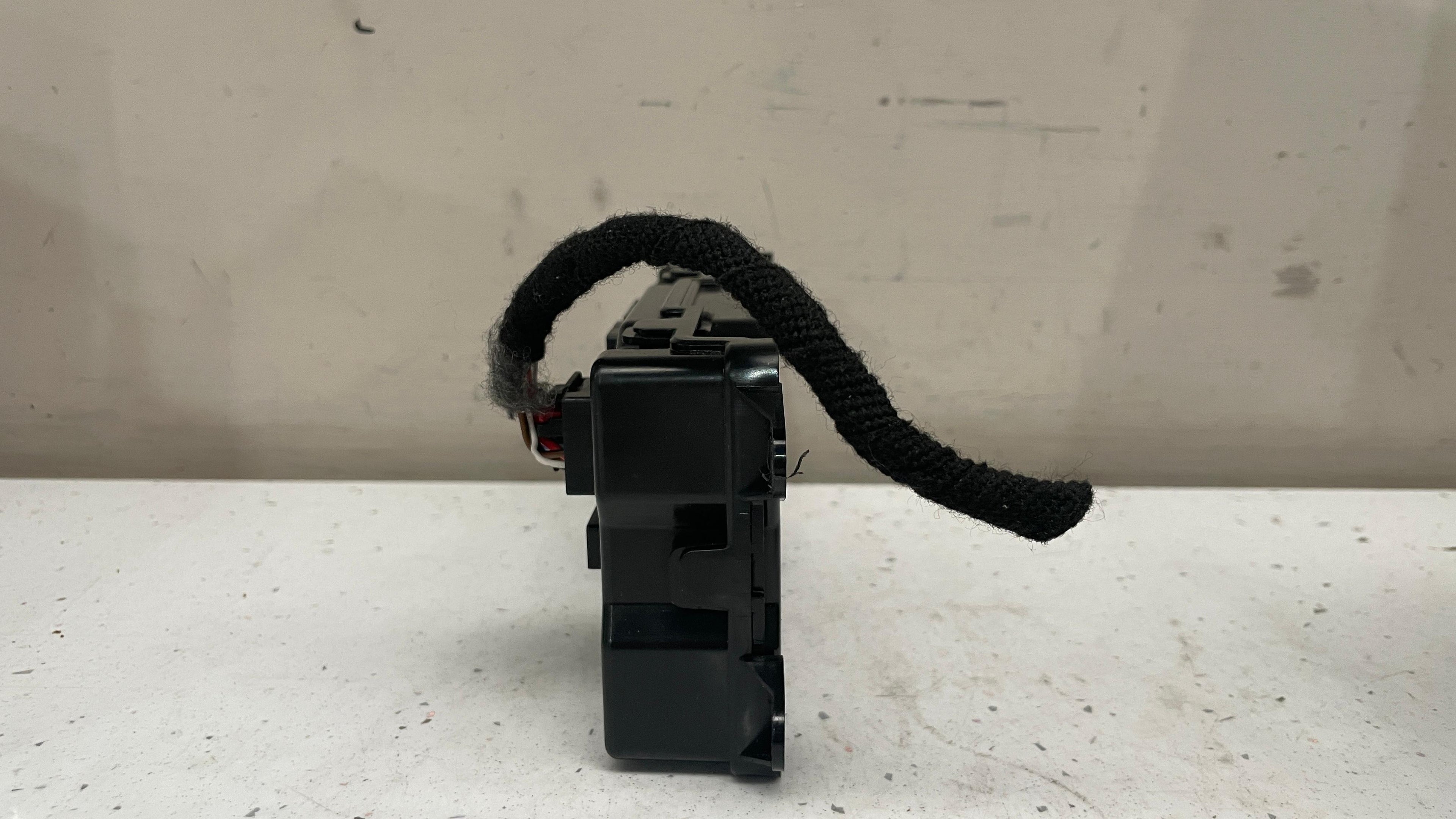 9Y0907040E PORSCHE CAYENNE AIR CONDITIONING CONTROL