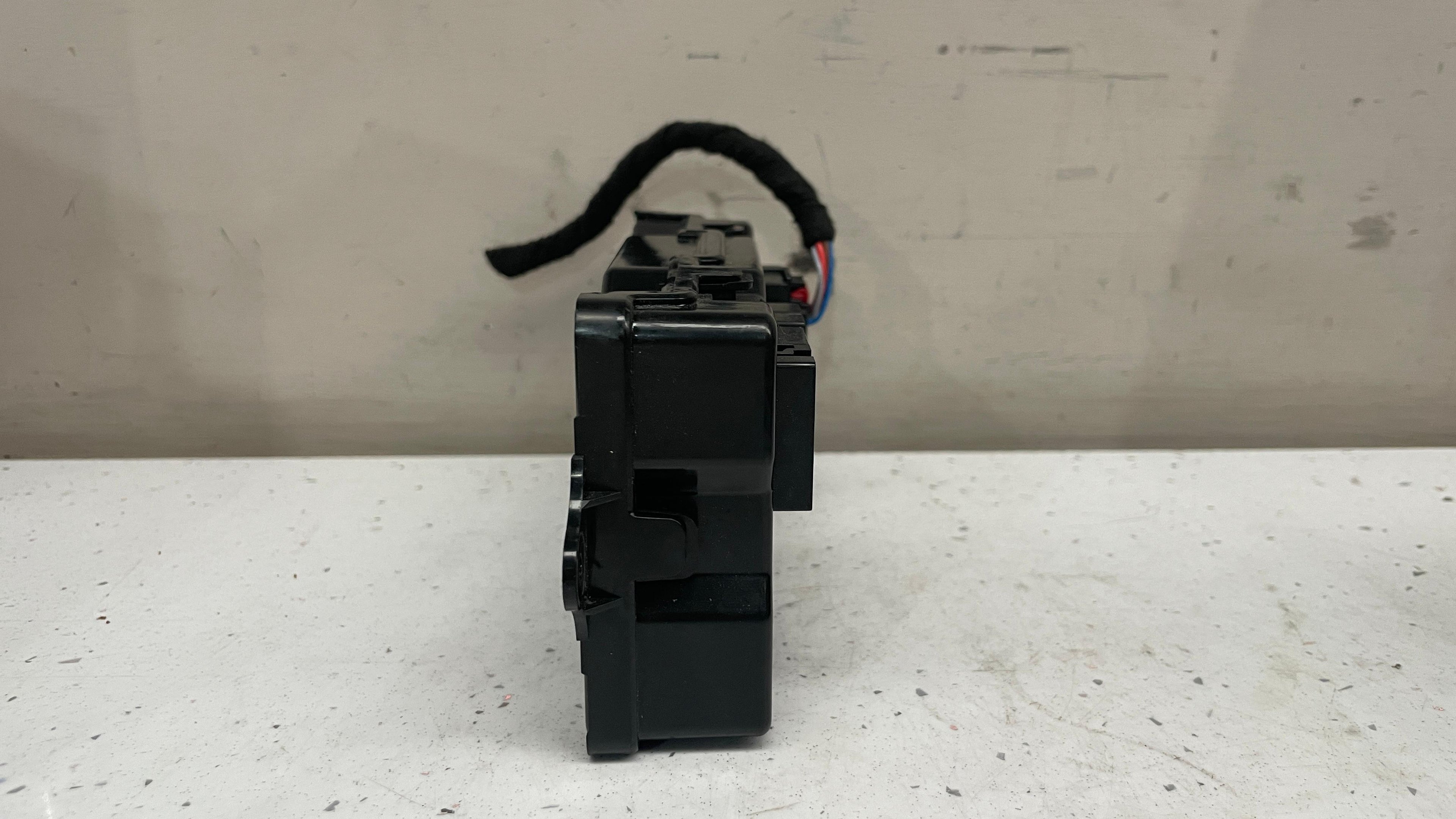 9Y0907040E PORSCHE CAYENNE AIR CONDITIONING CONTROL