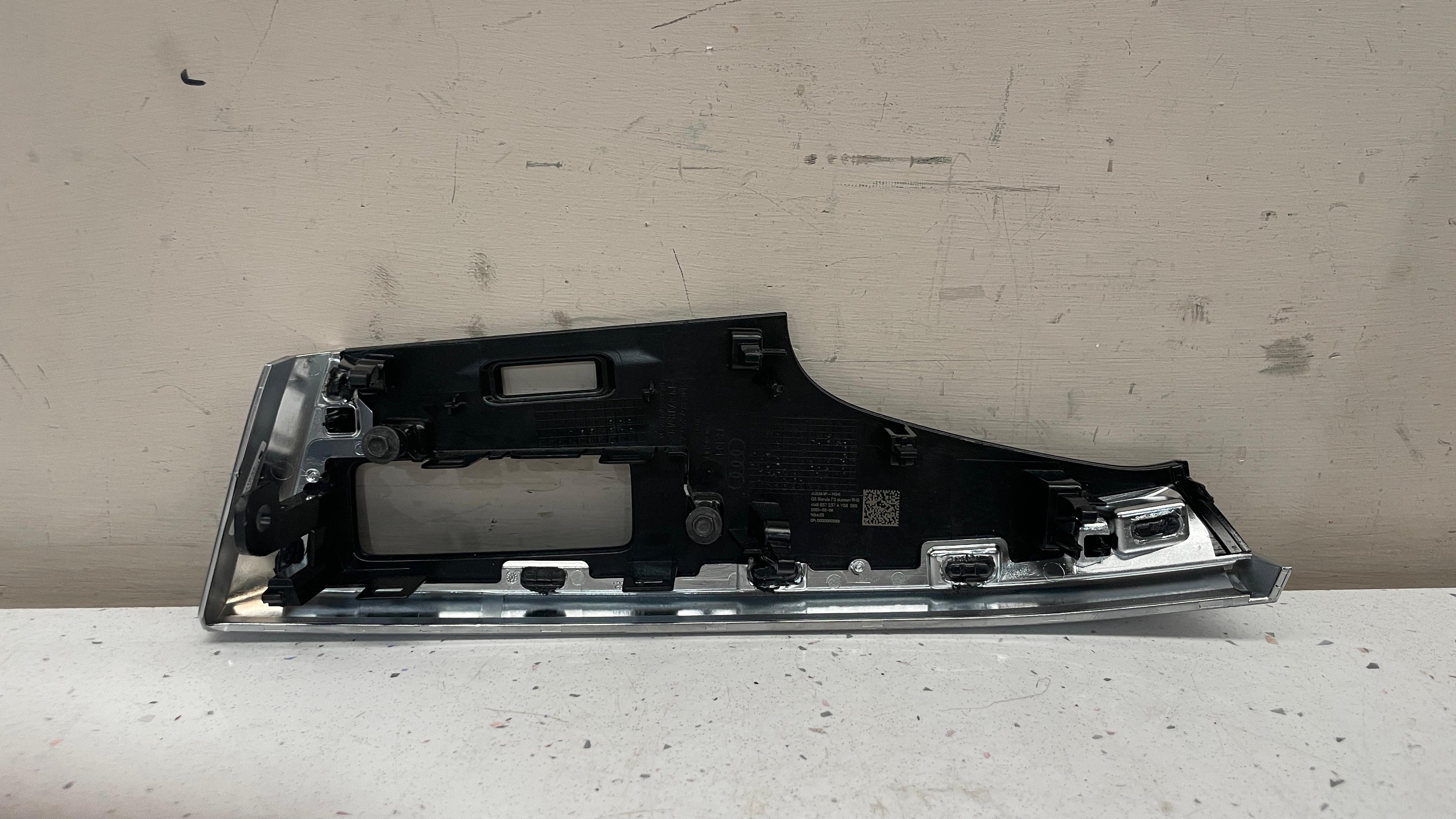 4M8857237A AUDI Q7 DASHBOARD COVER TRIM GLOSS BLACK