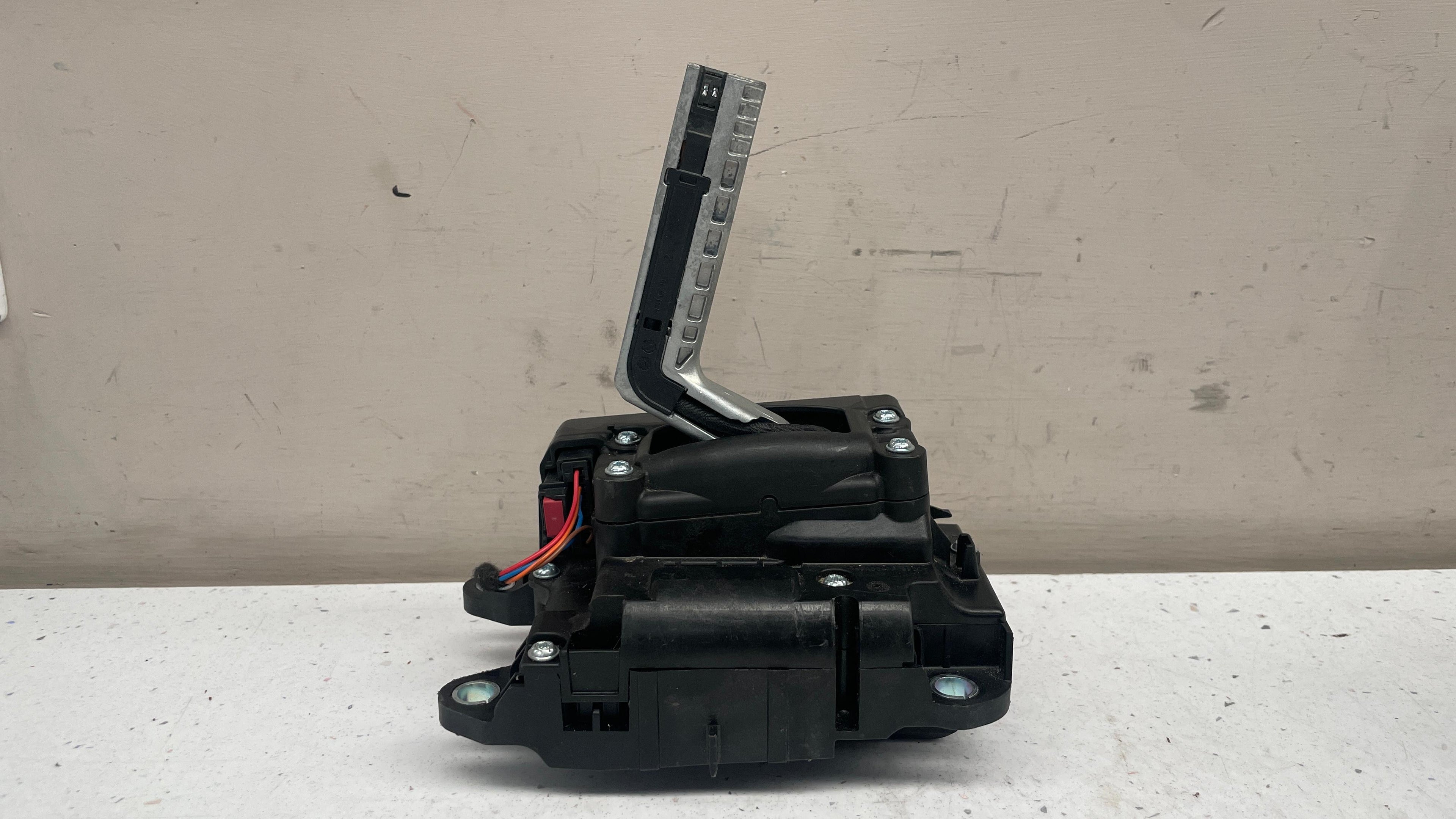9Y0713041B PORSCHE CAYENNE GEAR SHIFT SELECTOR