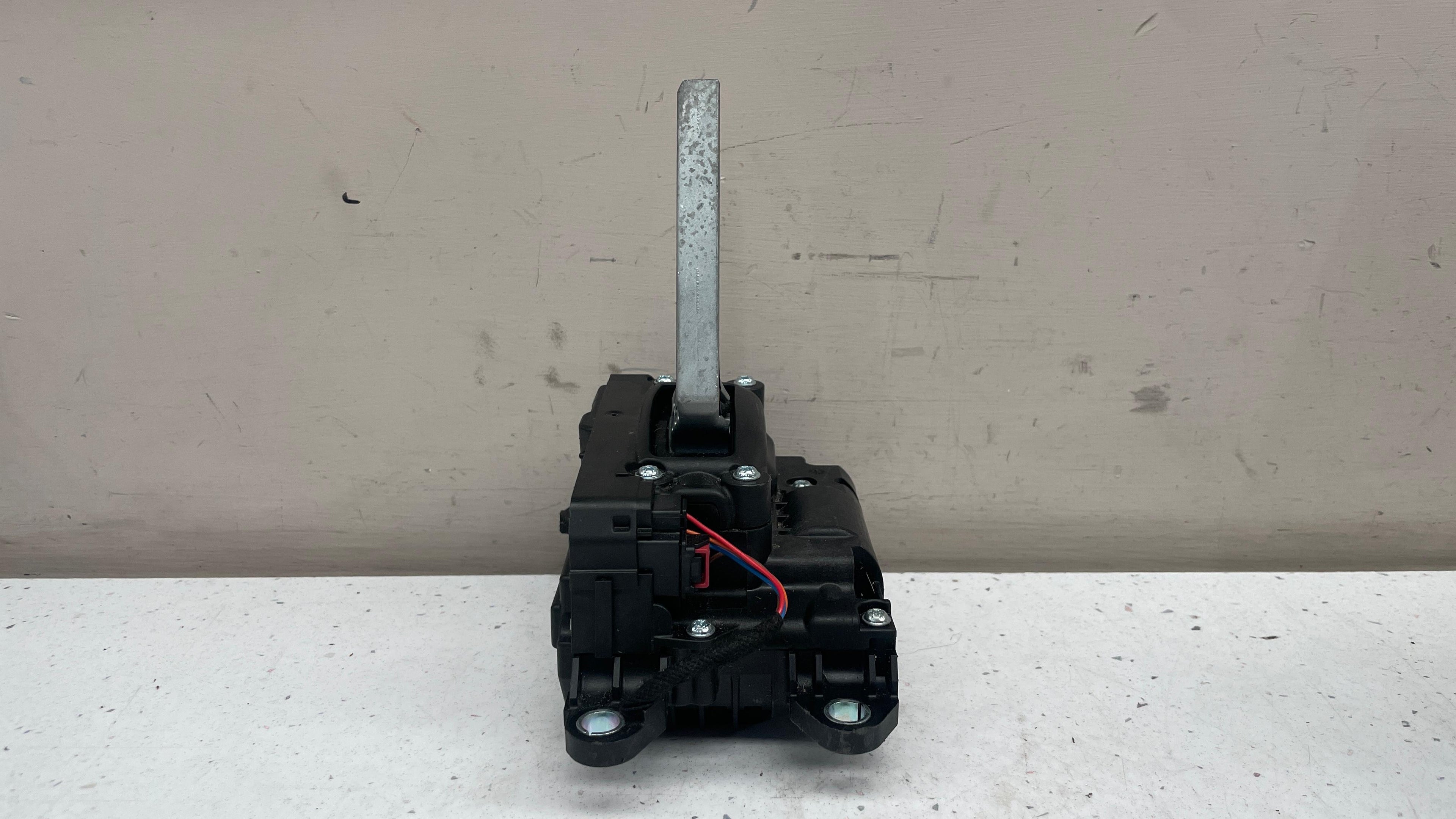 9Y0713041B PORSCHE CAYENNE GEAR SHIFT SELECTOR
