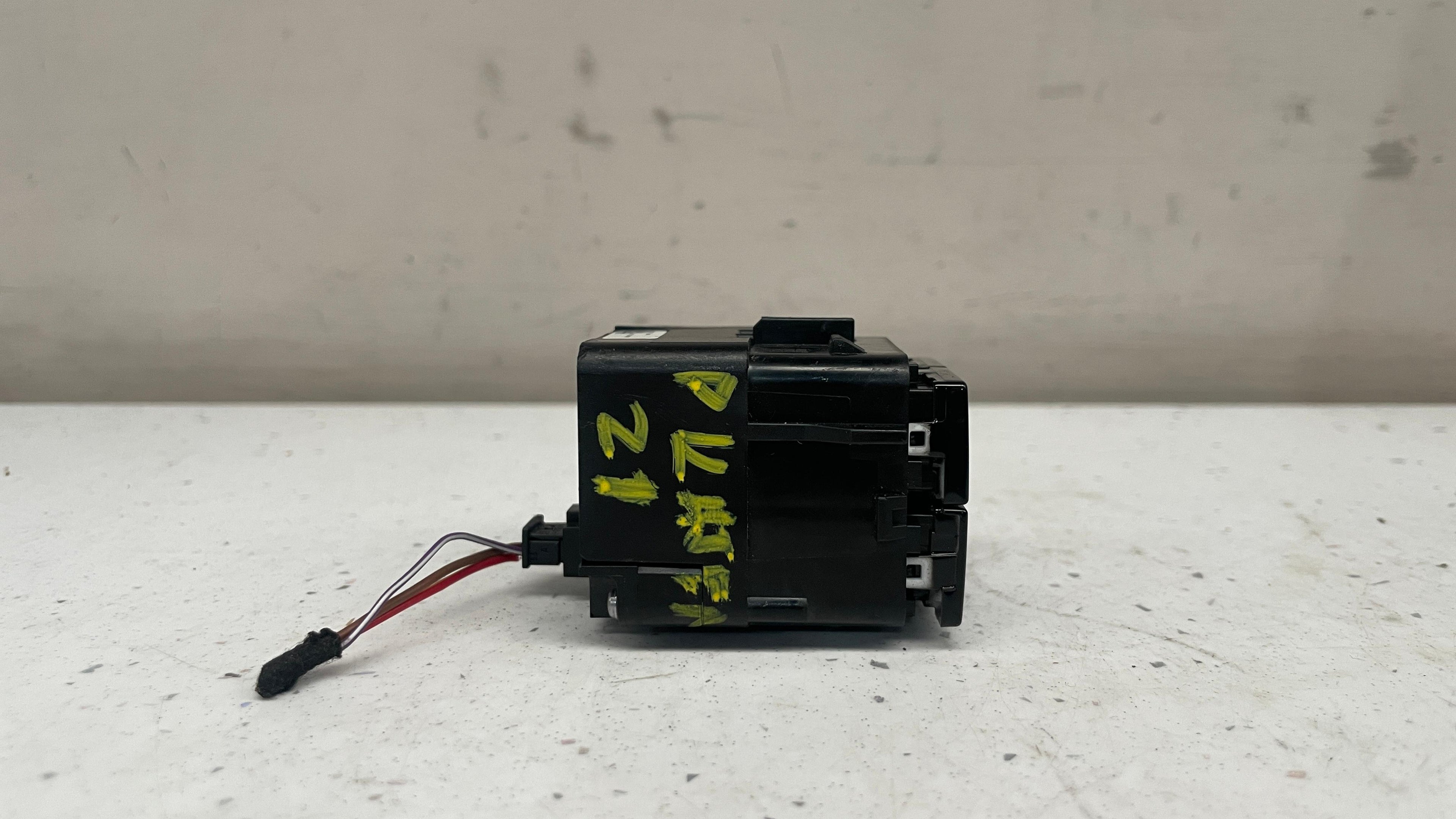 9Y2941209A PORSCHE CAYENNE HEADLIGHT SWITCH CONTROL