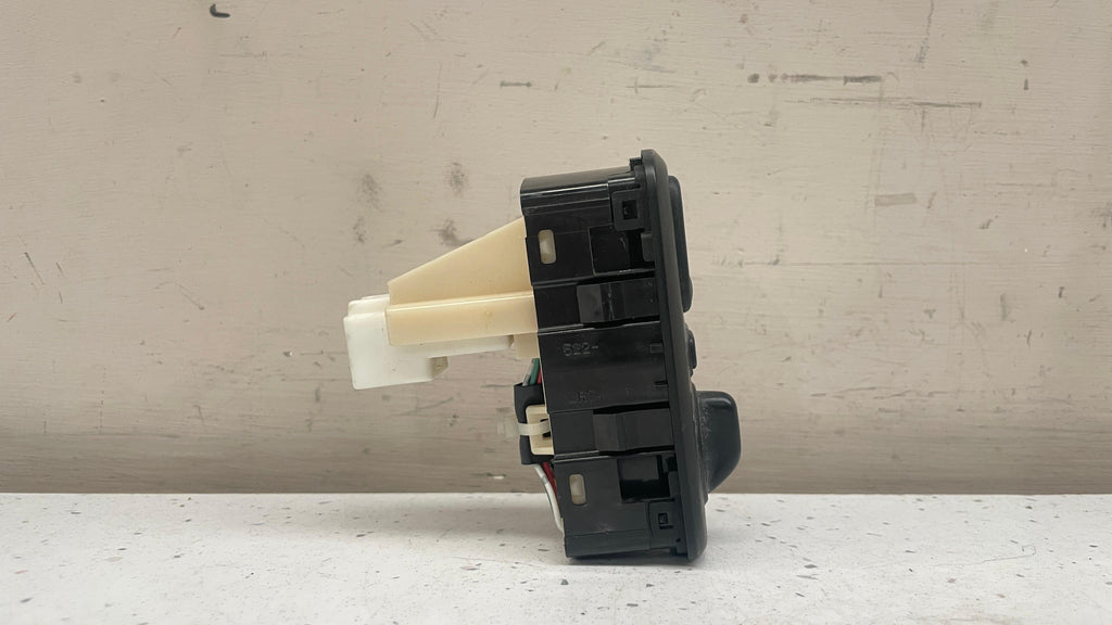 758522 TOYOTA LAND CRUISER SUSPENSION HEIGHT CONTROL SWITCH