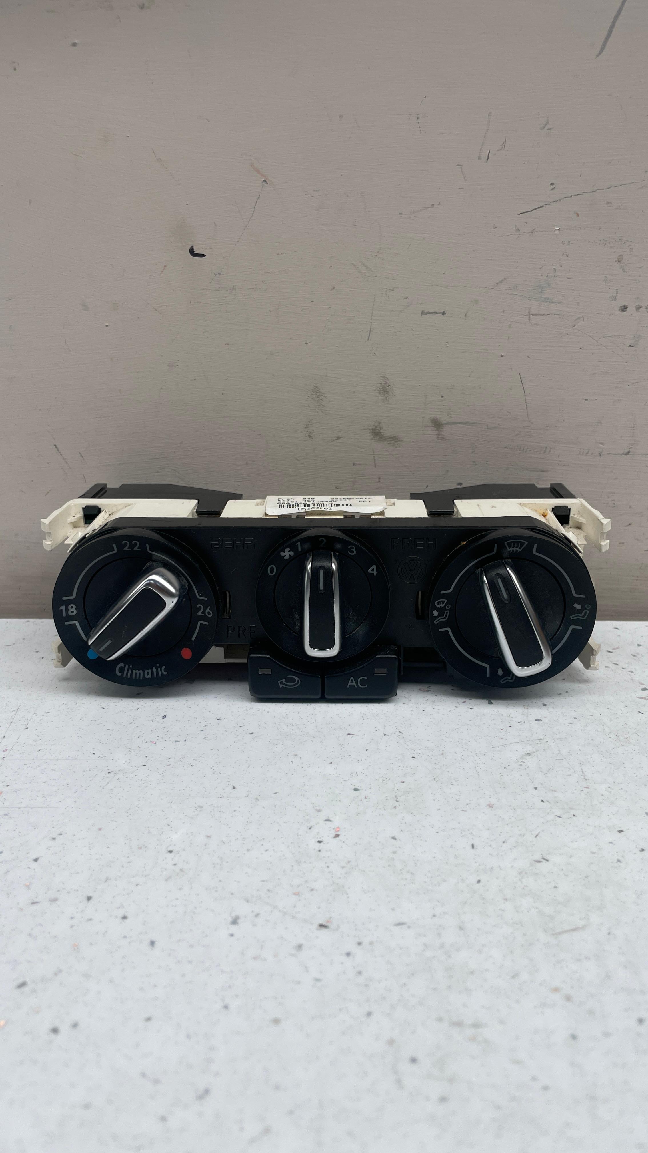 6R0820045J VOLKSWAGEN POLO HEATER / AC CONTROLLER