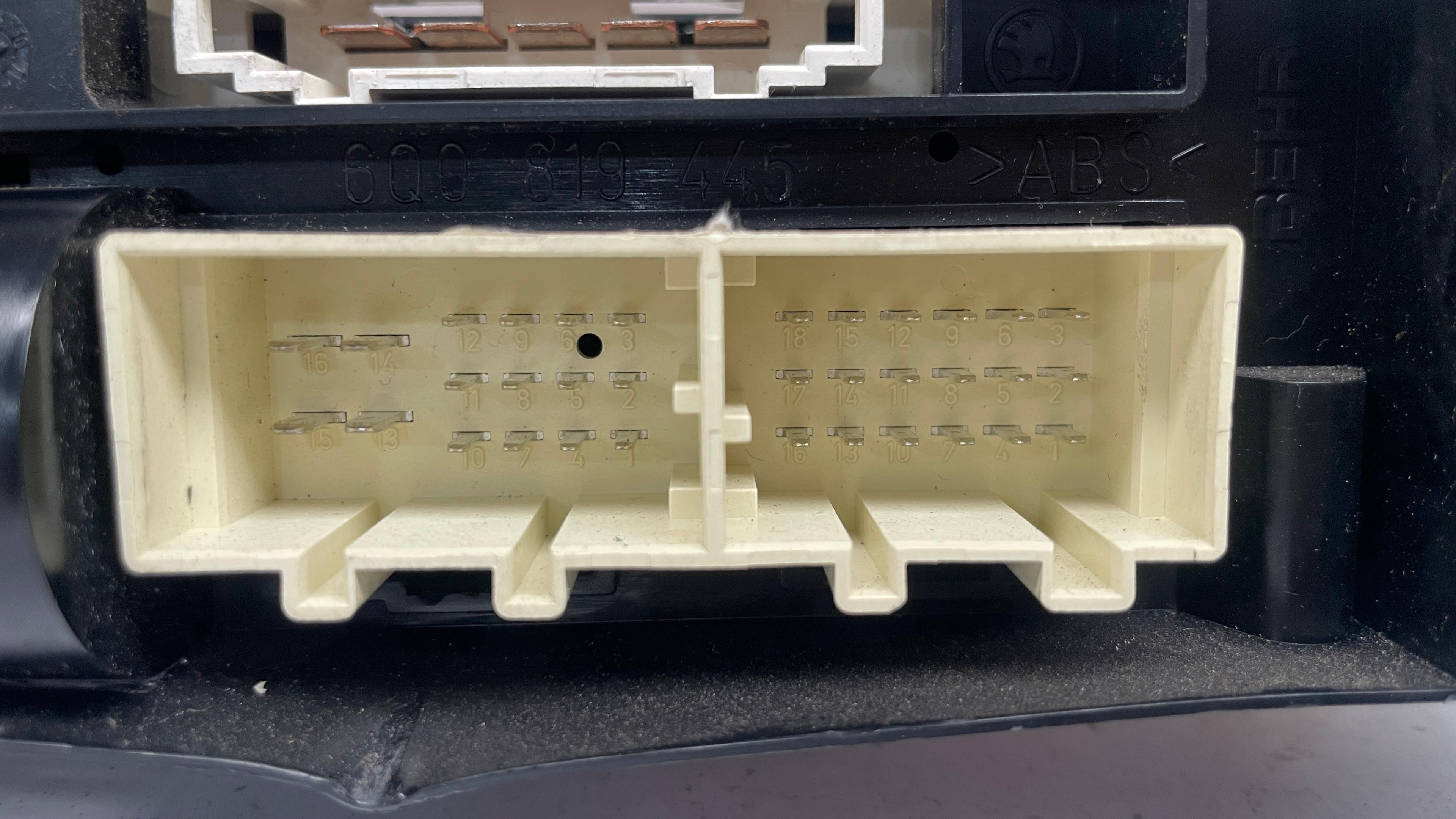 6R0820045J VOLKSWAGEN POLO HEATER / AC CONTROLLER