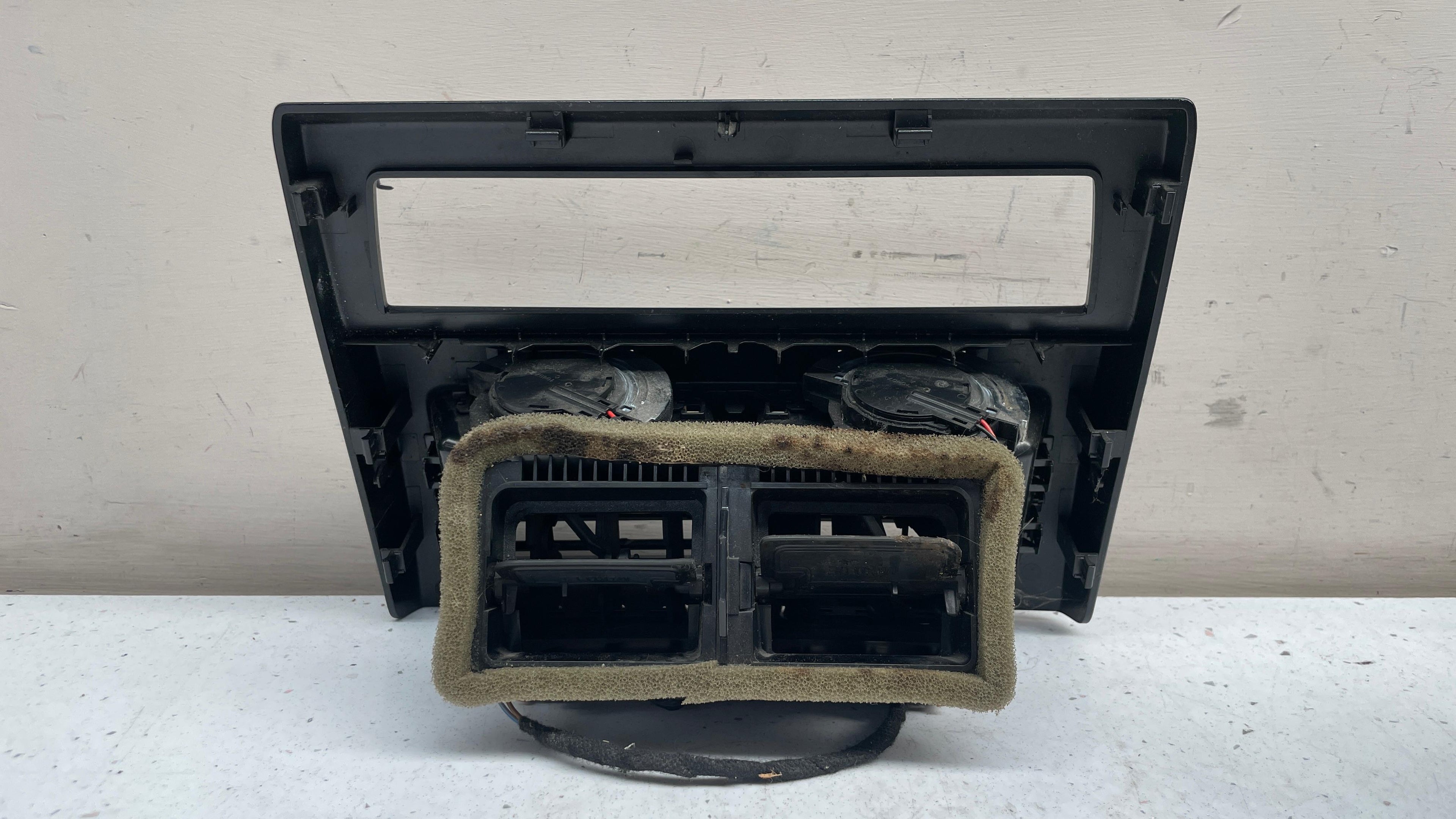 760819203 VOLKSWAGEN TOUAREG CENTER DASHBOARD AIR VENT