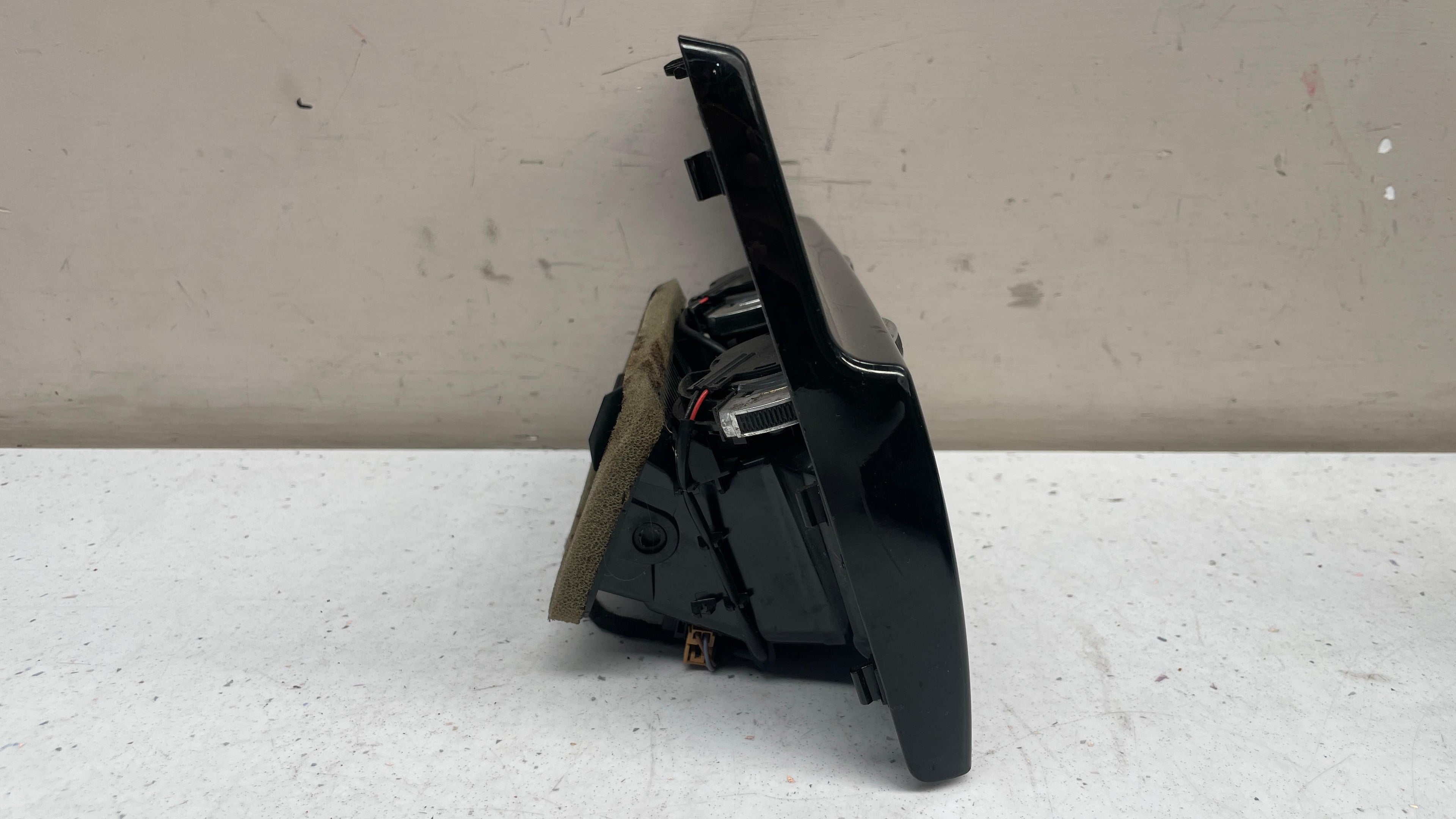 760819203 VOLKSWAGEN TOUAREG CENTER DASHBOARD AIR VENT