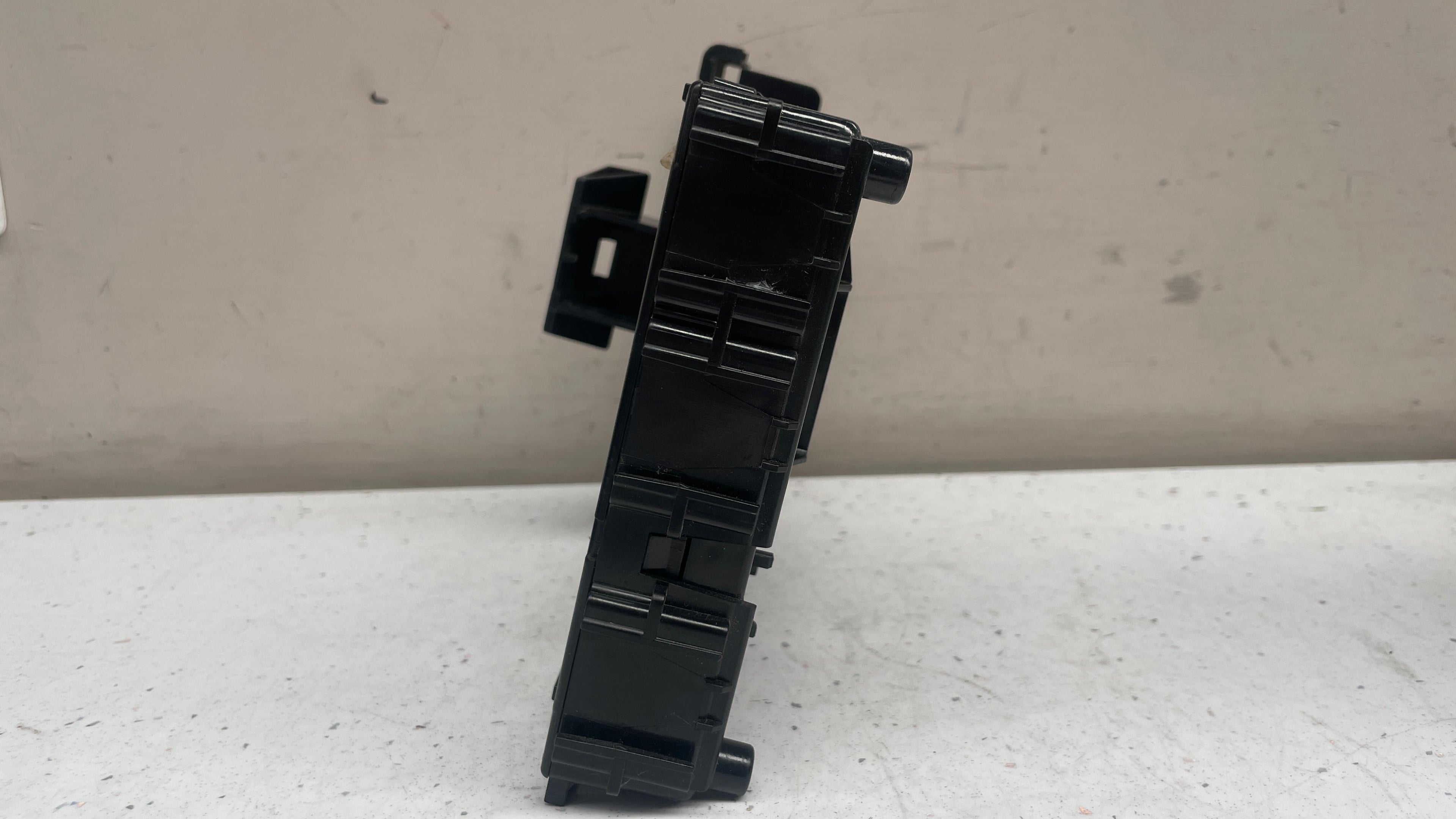 P8200387289 RENAULT CLIO BODY CONTROL UNIT