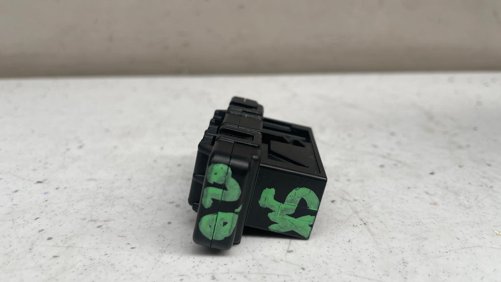 6807395-01 BMW BUS INTERFACE CONTROL MODULE