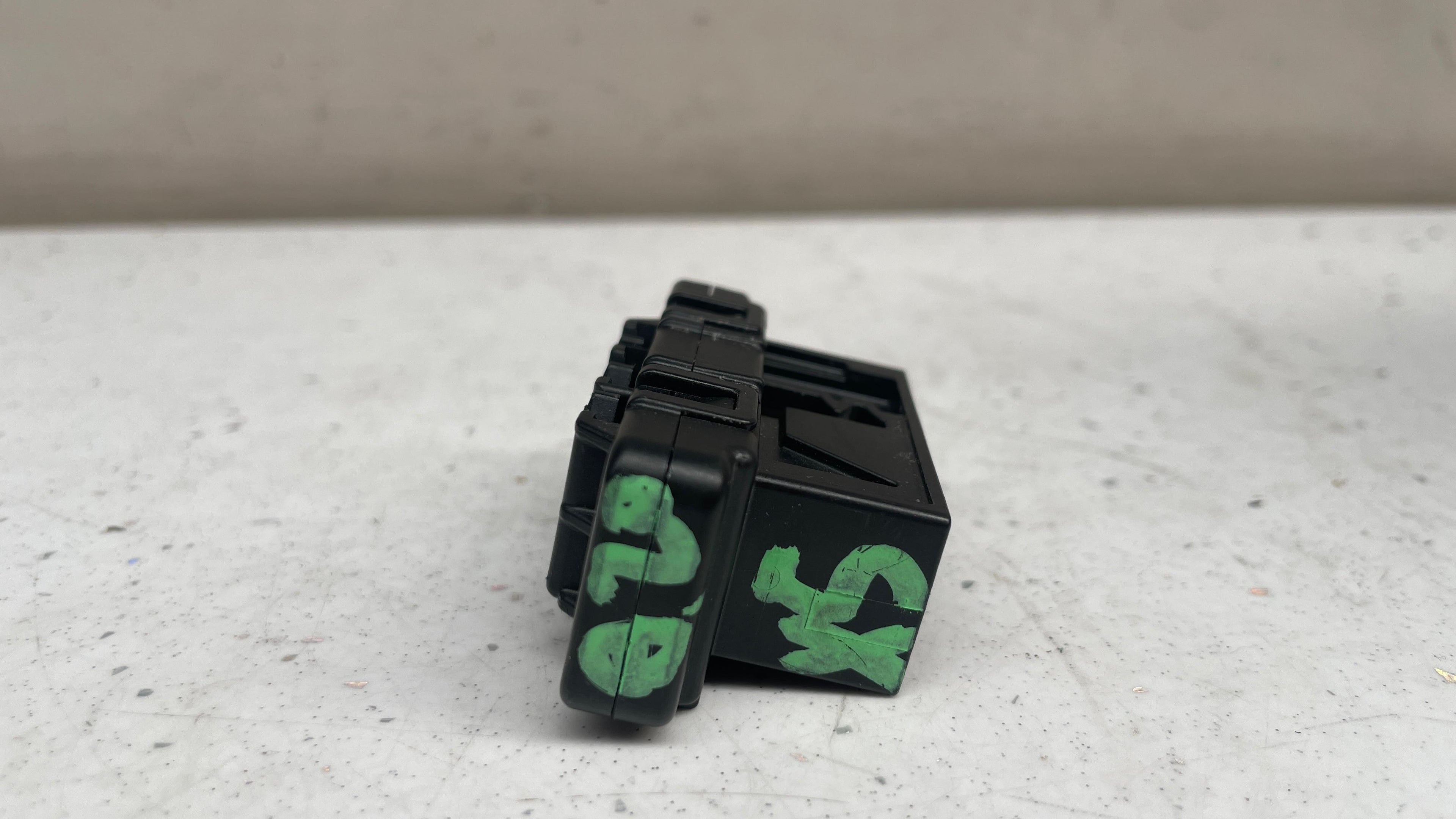 6807395-01 BMW BUS INTERFACE CONTROL MODULE