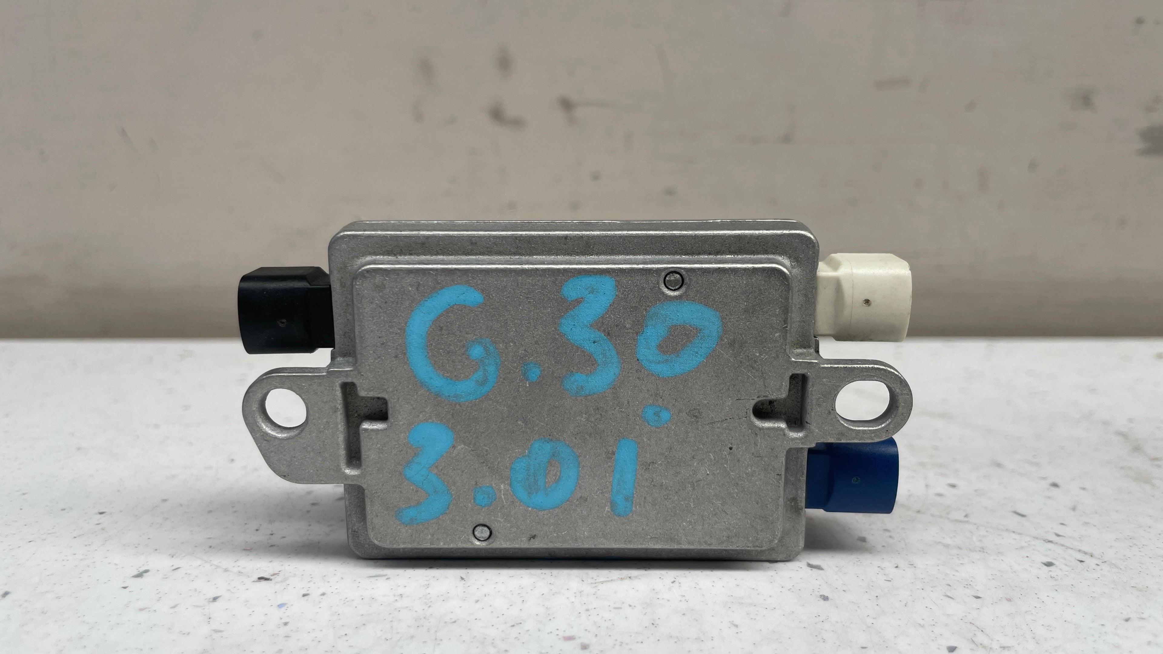 84109355549 BMW USB HUB MOBILE PHONE CONTROL