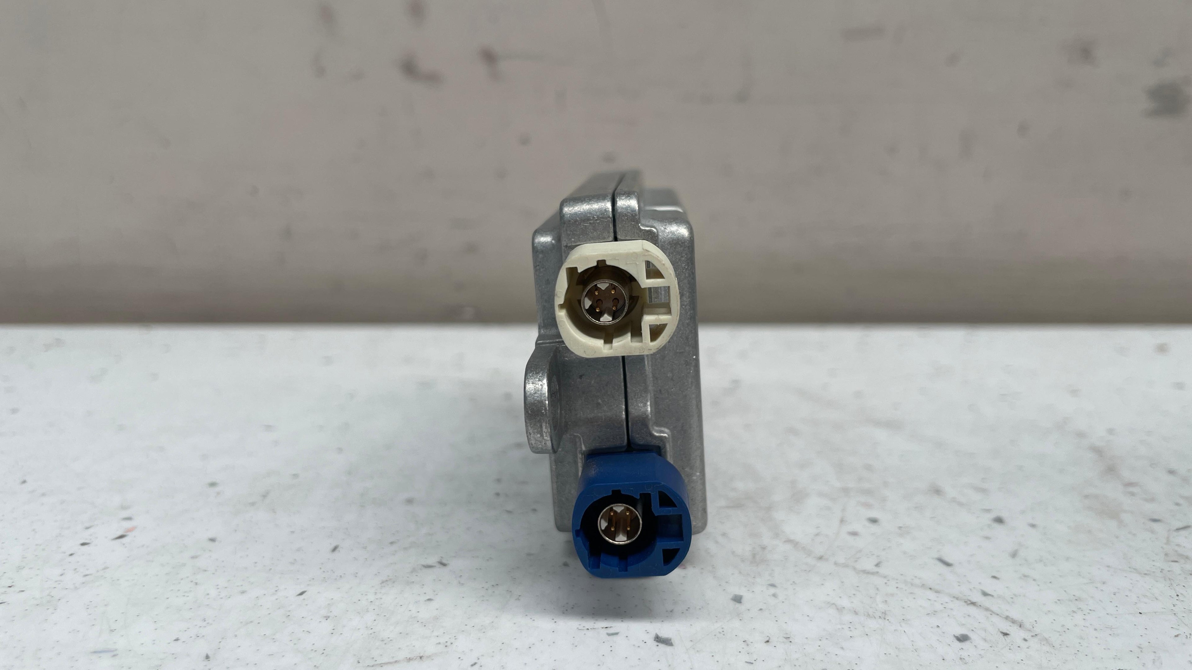 84109355549 BMW USB HUB MOBILE PHONE CONTROL