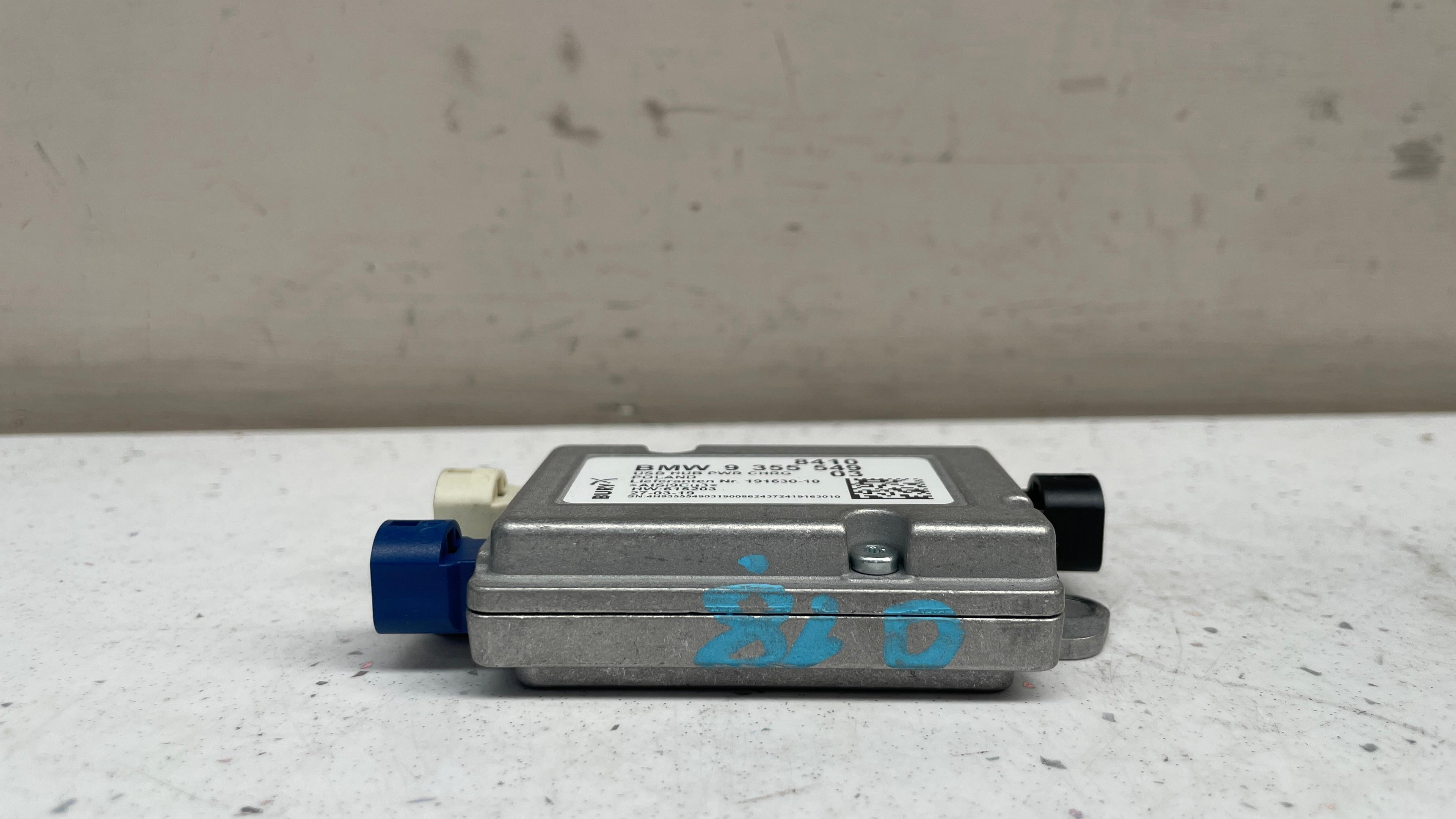 84109355549 BMW USB HUB MOBILE PHONE CONTROL