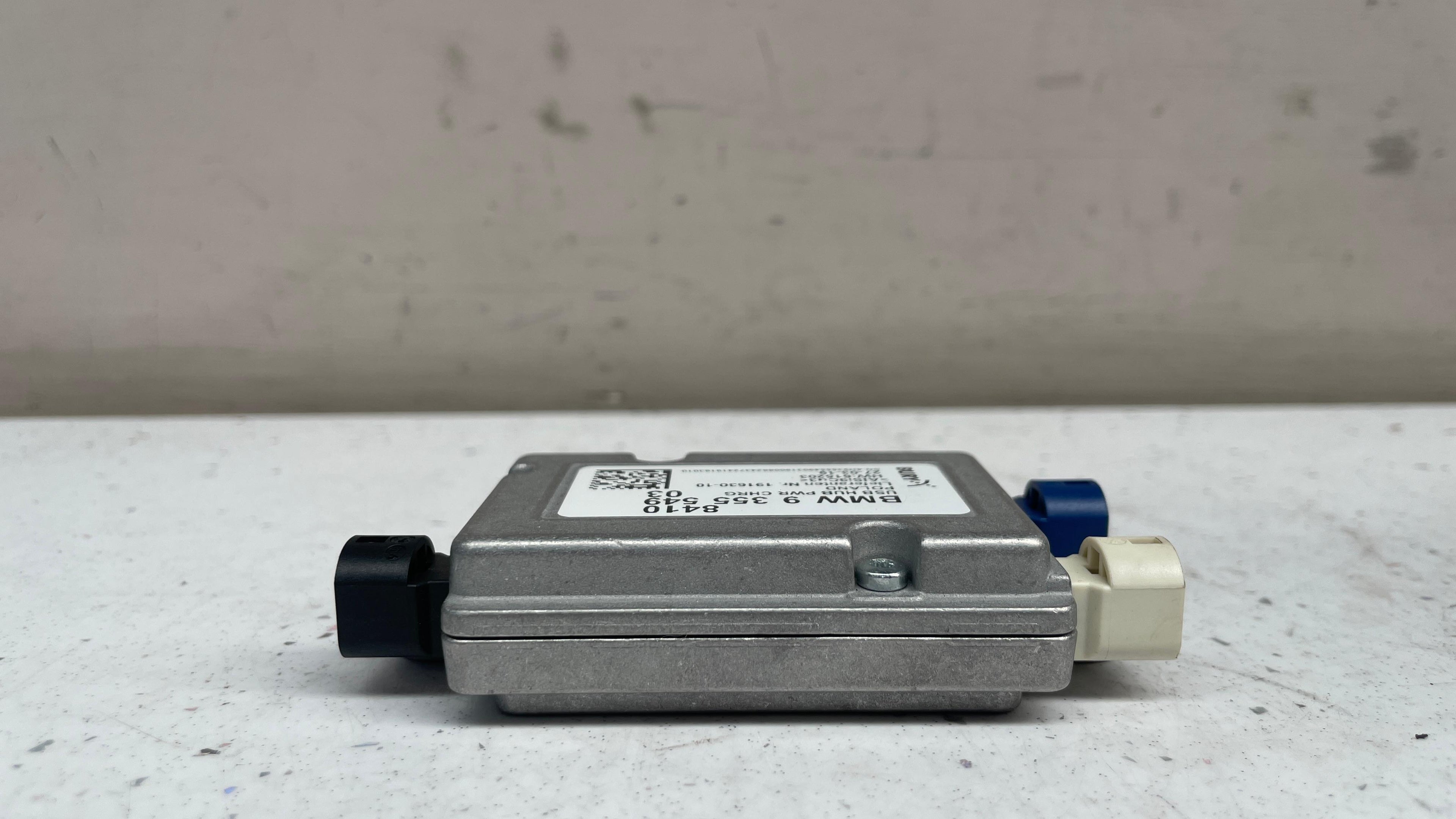 84109355549 BMW USB HUB MOBILE PHONE CONTROL