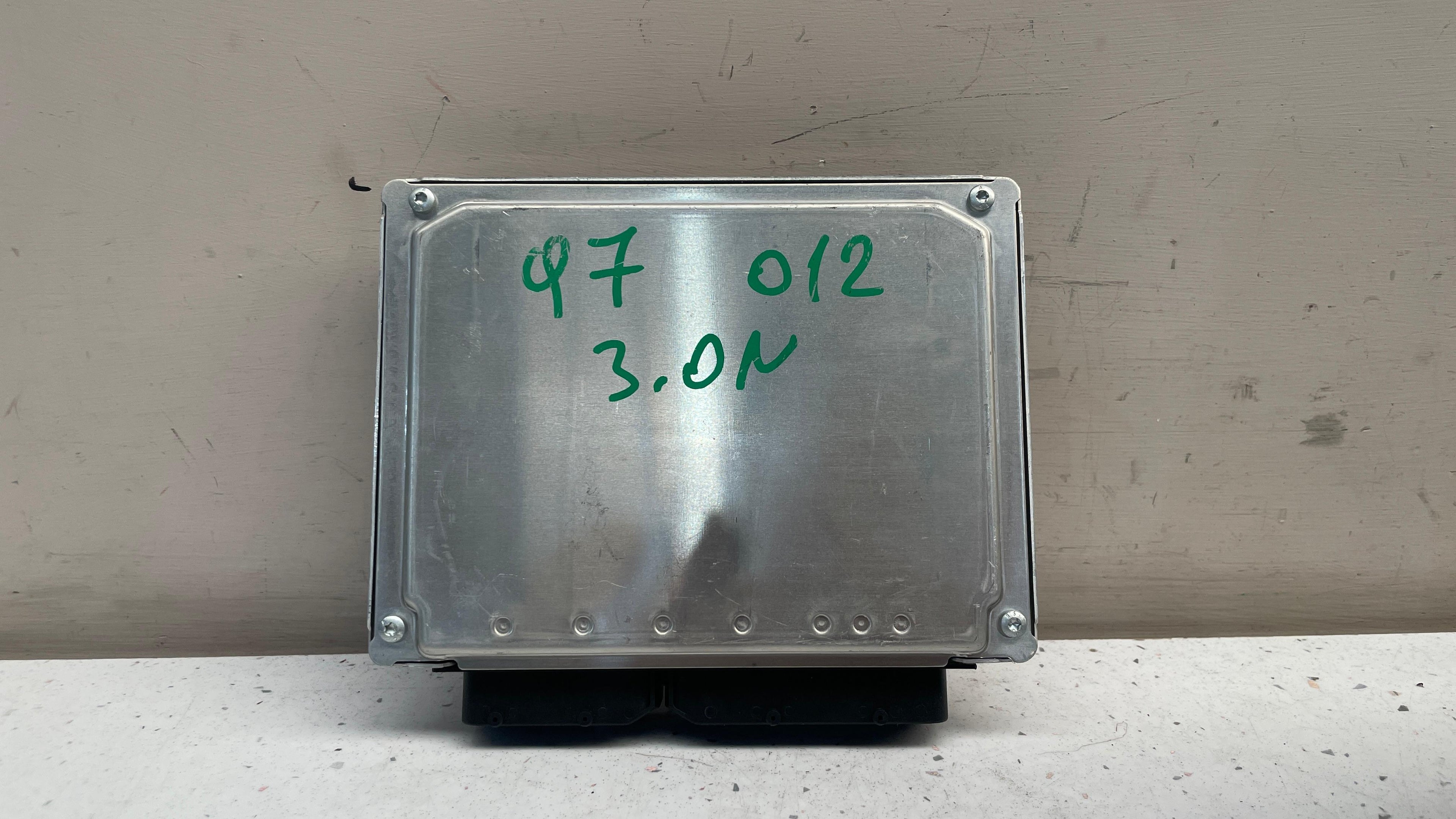 4L0907553E   AUDI  Q7 AIR SUSPENSION CONTROL UNIT