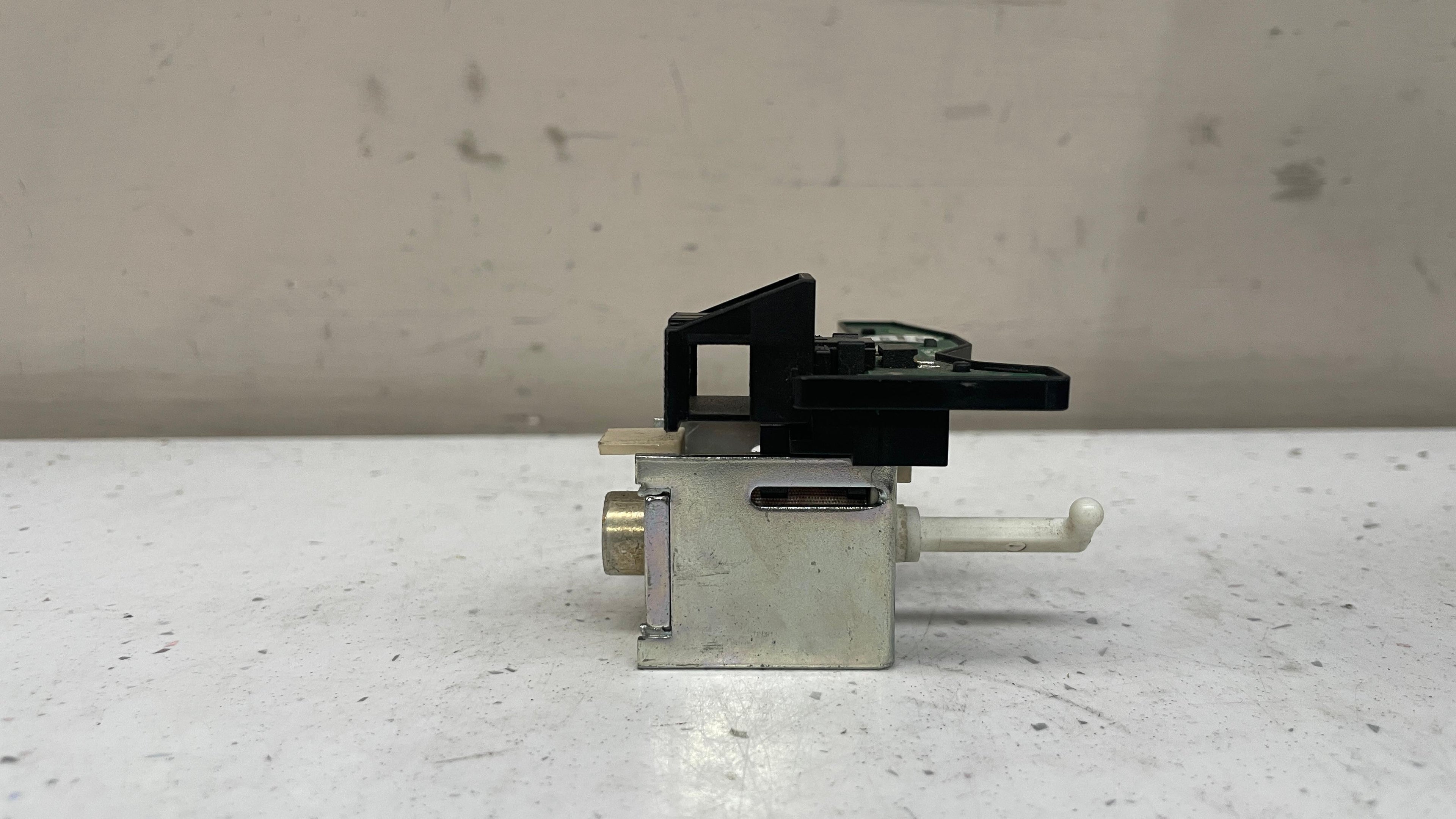 40E90528B10 AUDI TRANSMISSION SHIFT INDICATOR