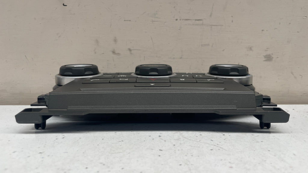 CH22-19E900-FB LAND ROVER DISCOVERY CLIMATE CONTROL PANEL .