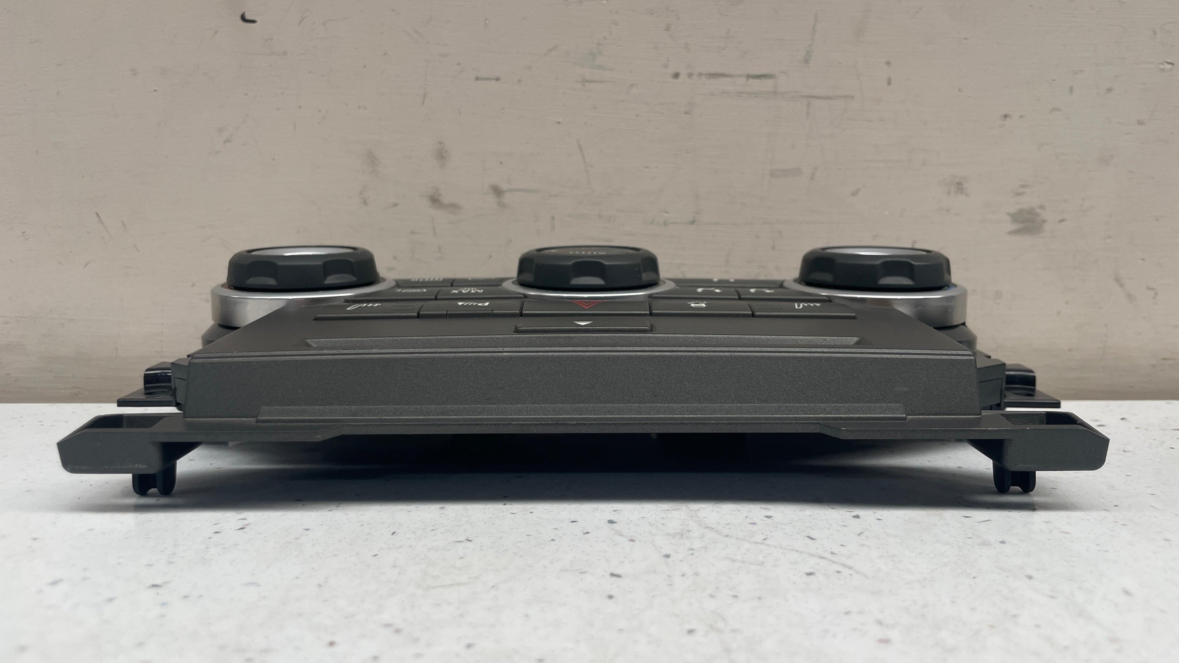 CH22-19E900-FB LAND ROVER DISCOVERY CLIMATE CONTROL PANEL .